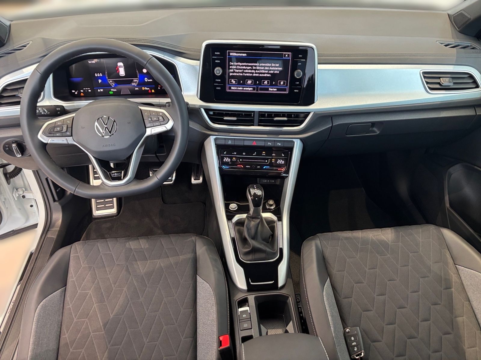Fahrzeugabbildung Volkswagen T-Roc GOAL 2.0 TDI DSG LED AHK Fahrschulwagen