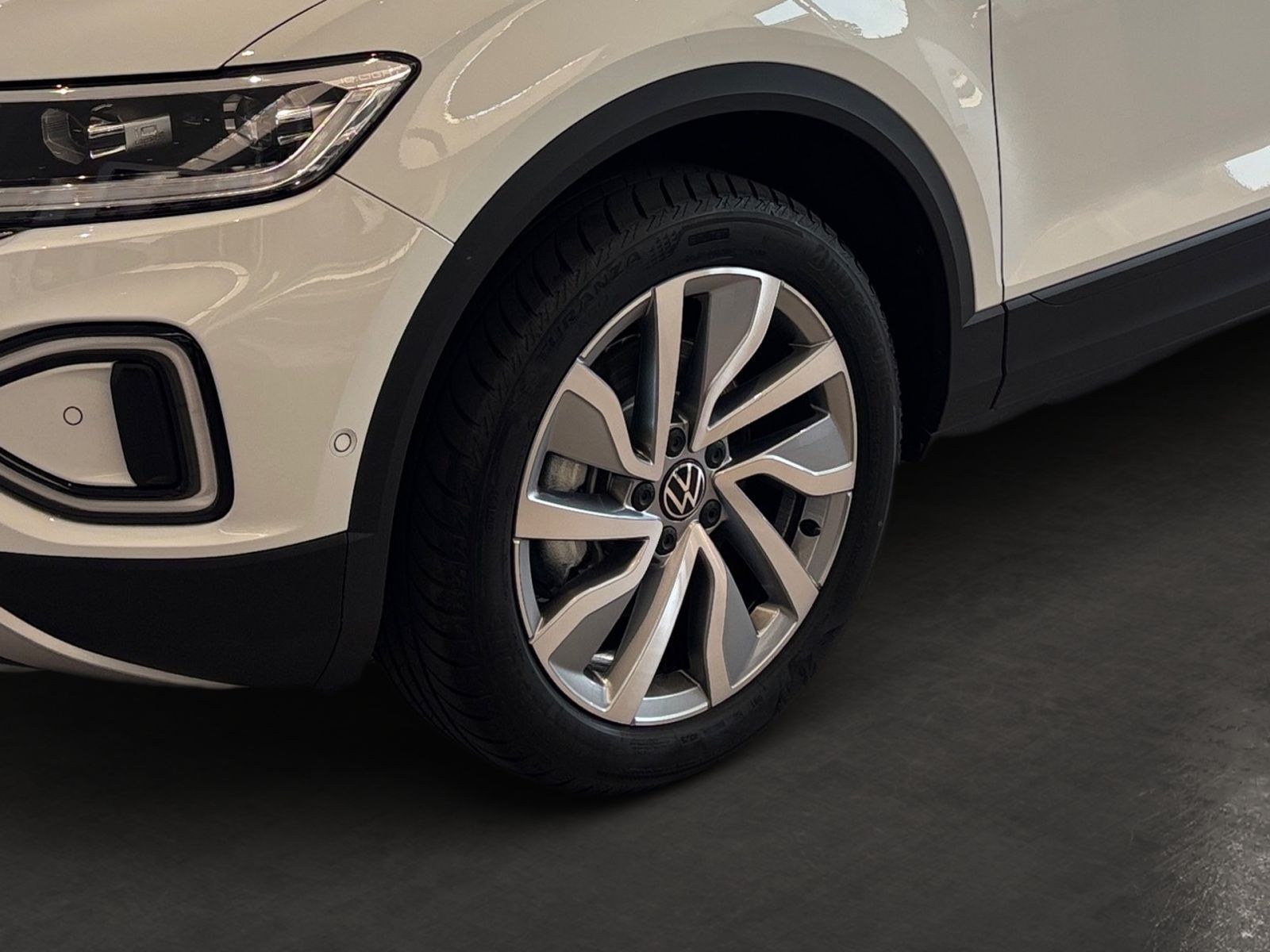 Fahrzeugabbildung Volkswagen T-Roc GOAL 2.0 TDI DSG LED AHK Fahrschulwagen