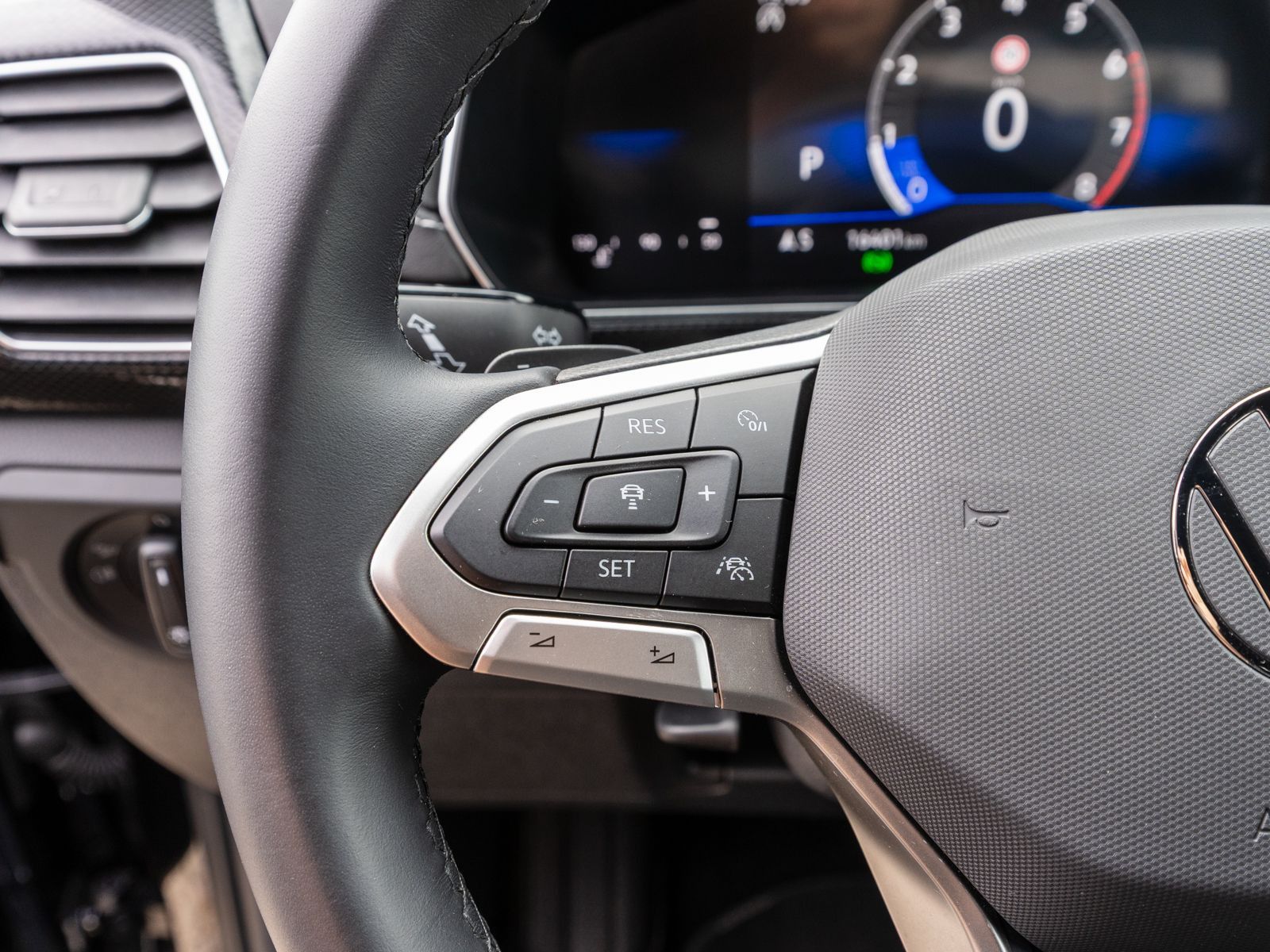 Fahrzeugabbildung Volkswagen T-Cross R-Line 1,5 TSI DSG NAVI ACC SHZ RFK AHK