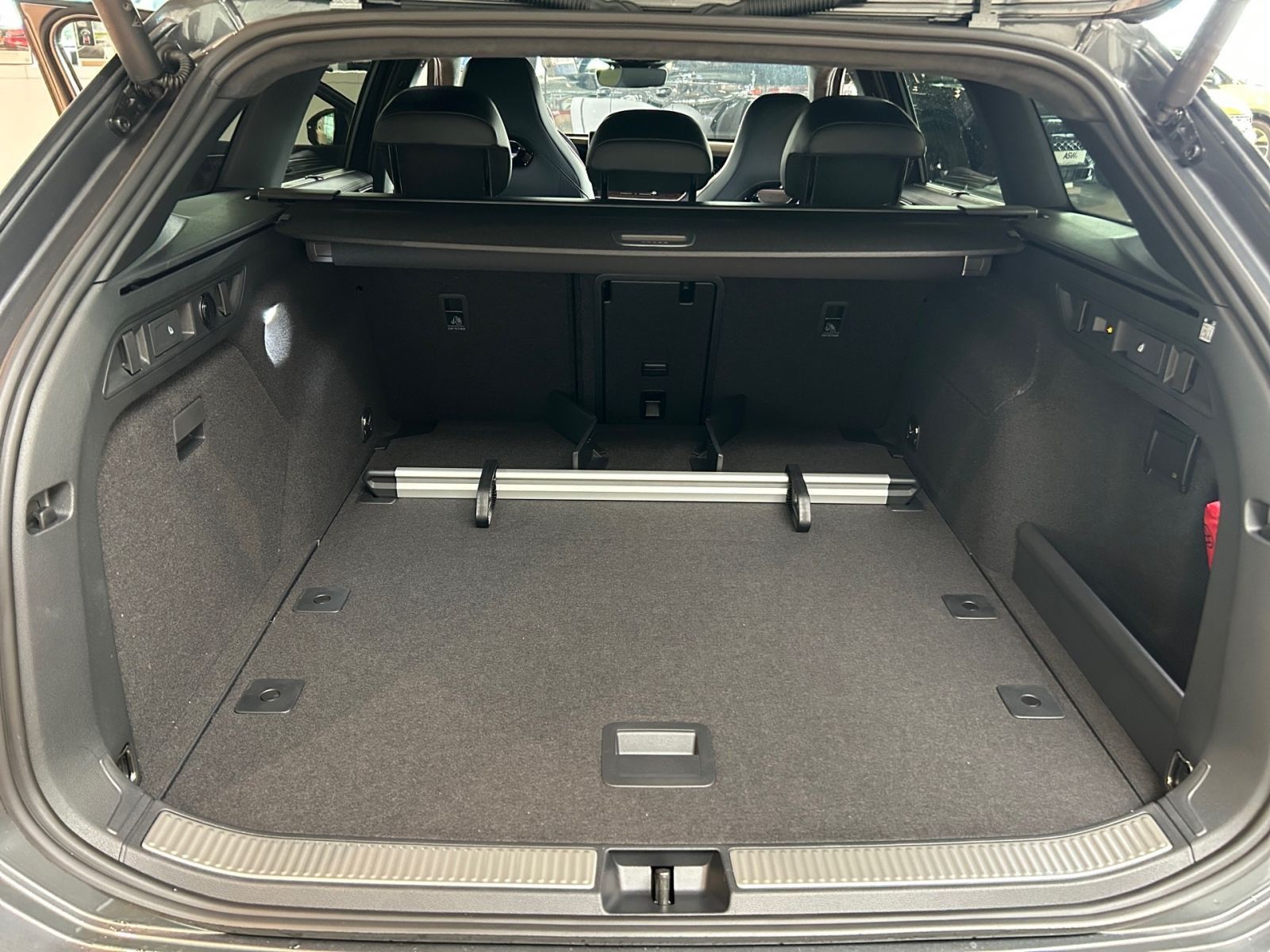 Fahrzeugabbildung Volkswagen Passat R-Line 2.0 TDI 4M DSG ACC AHK PANO Standh
