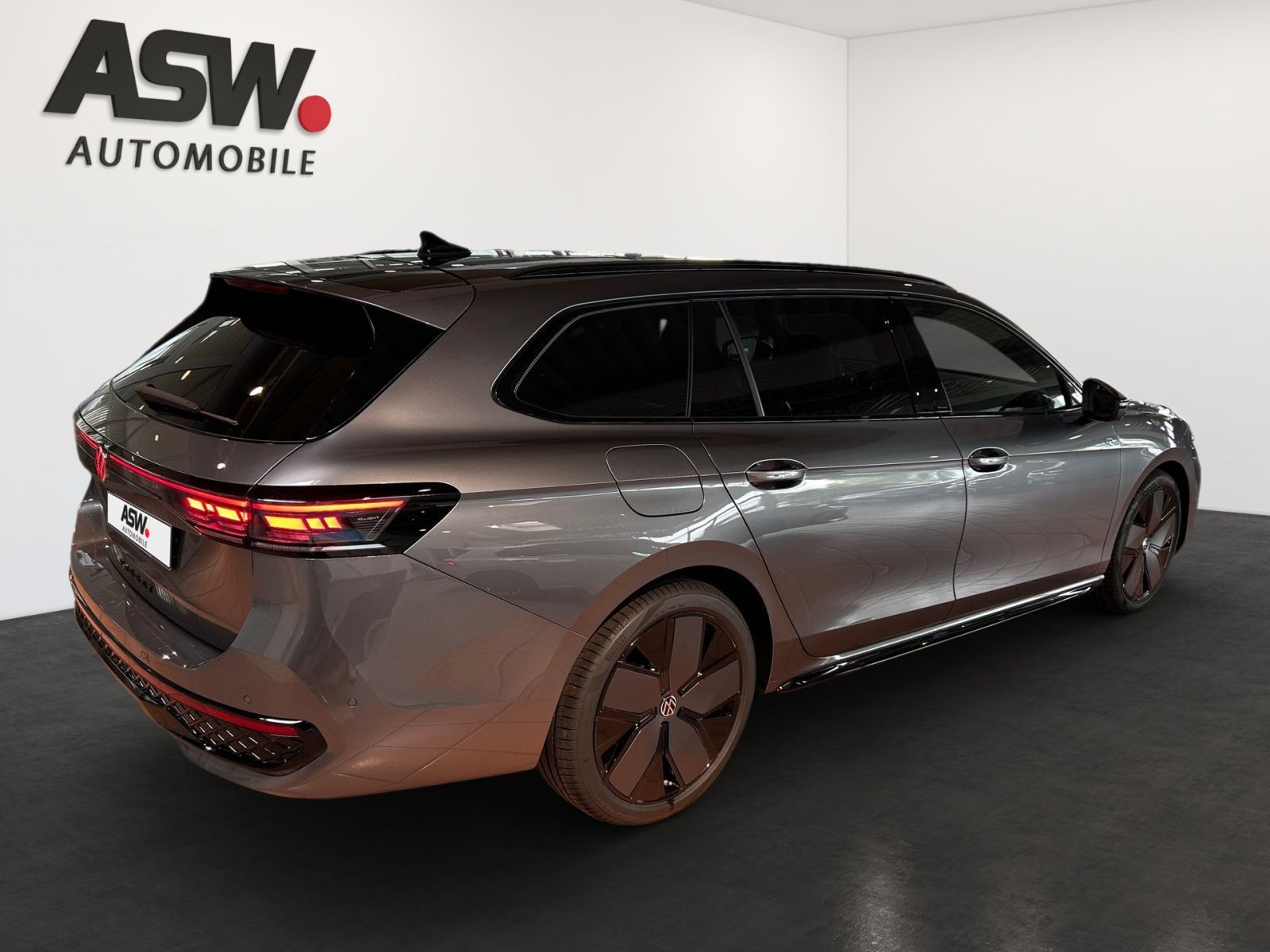 Fahrzeugabbildung Volkswagen Passat R-Line 2.0 TDI 4M DSG ACC AHK PANO Standh