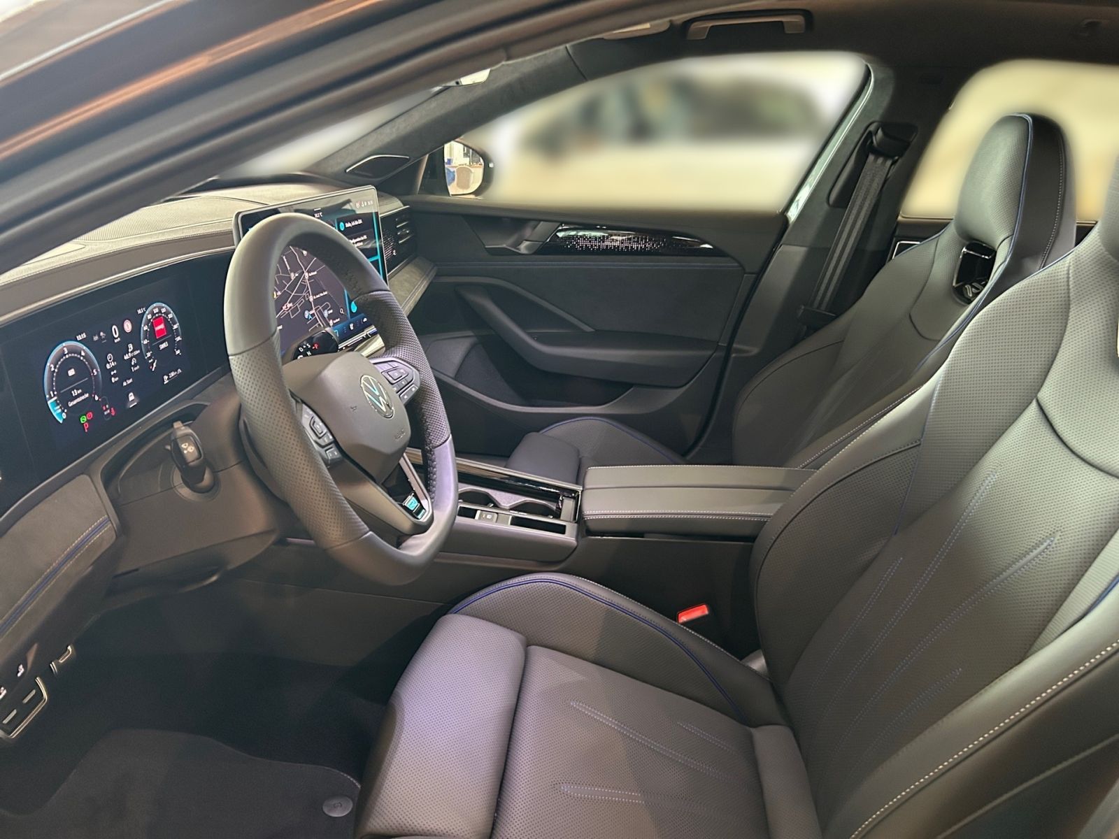 Fahrzeugabbildung Volkswagen Passat R-Line 2.0 TDI 4M DSG ACC AHK PANO Standh