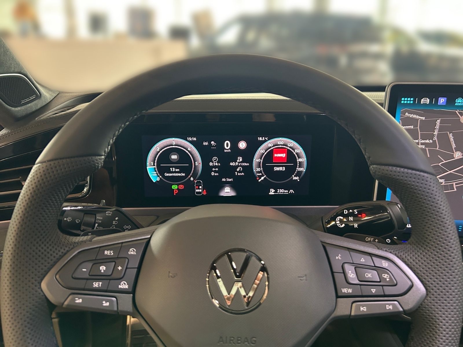 Fahrzeugabbildung Volkswagen Passat R-Line 2.0 TDI 4M DSG ACC AHK PANO Standh