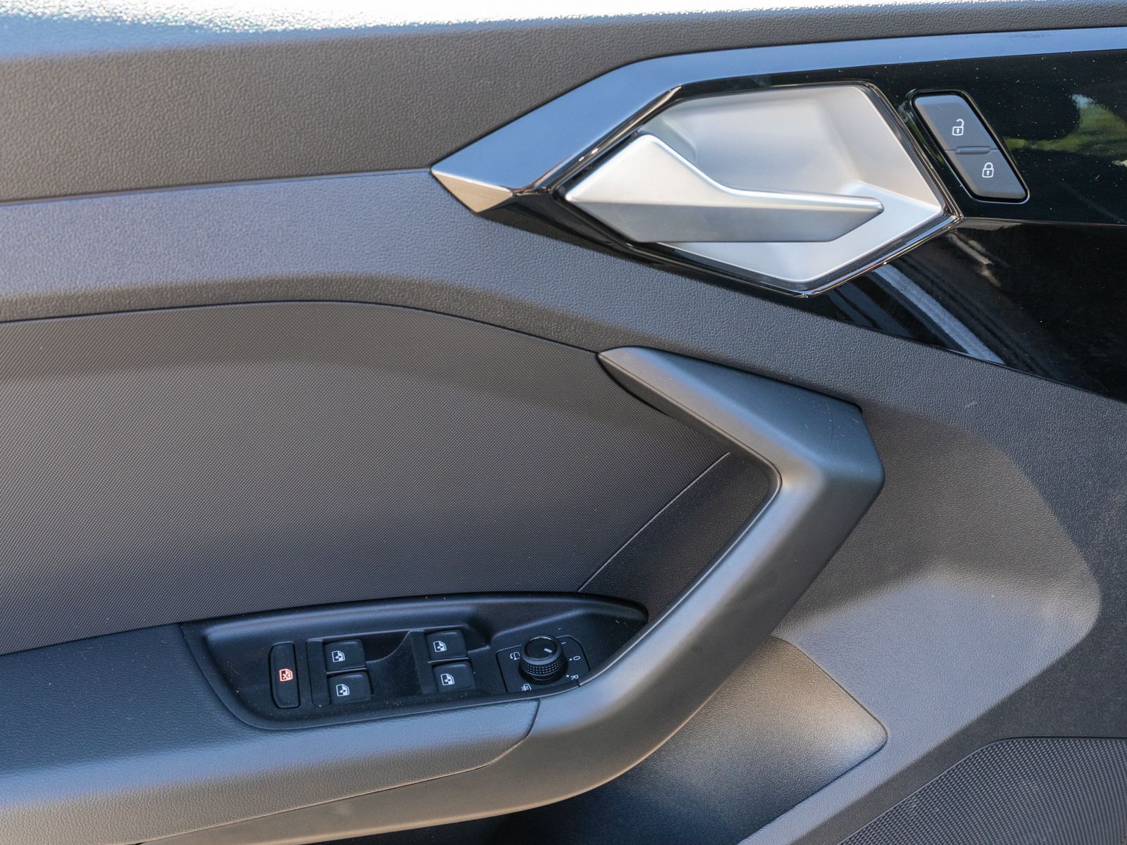 Fahrzeugabbildung Audi A1 Sportback advanced 30TFSI CarPlay PDC SHZ GRA
