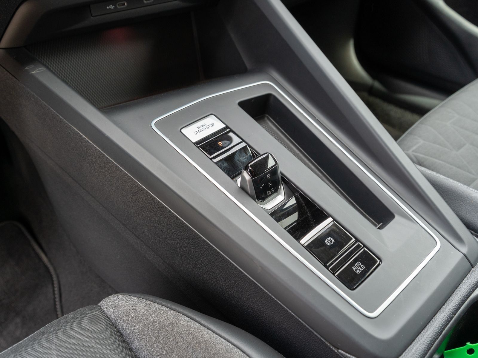 Fahrzeugabbildung Volkswagen Golf Variant Goal 2.0 TDI DSG LED Navi 360° AHK