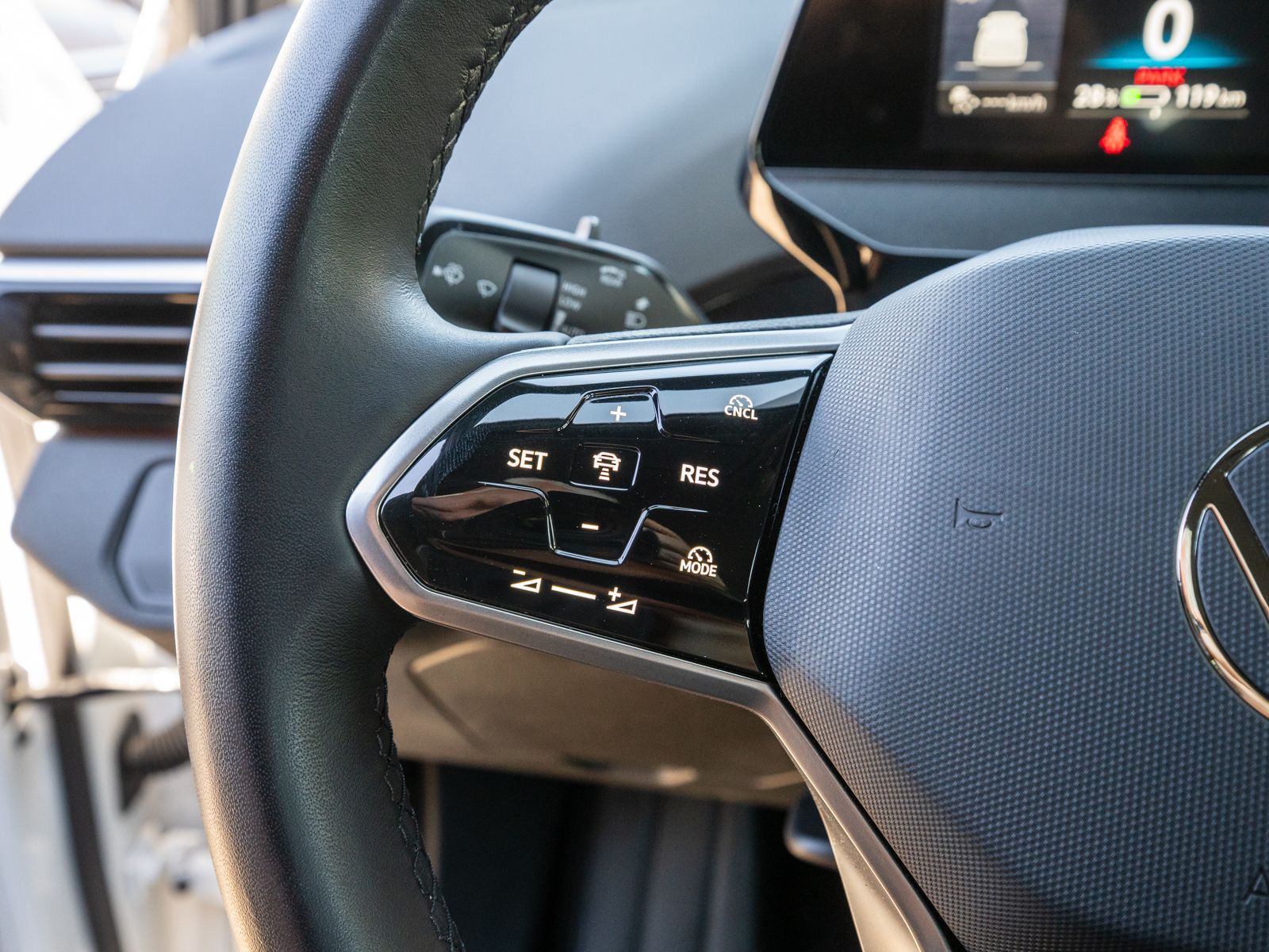 Fahrzeugabbildung Volkswagen ID.4 Pro 4Motion LED Navi WäPu RFK ACC Stdhz AHK
