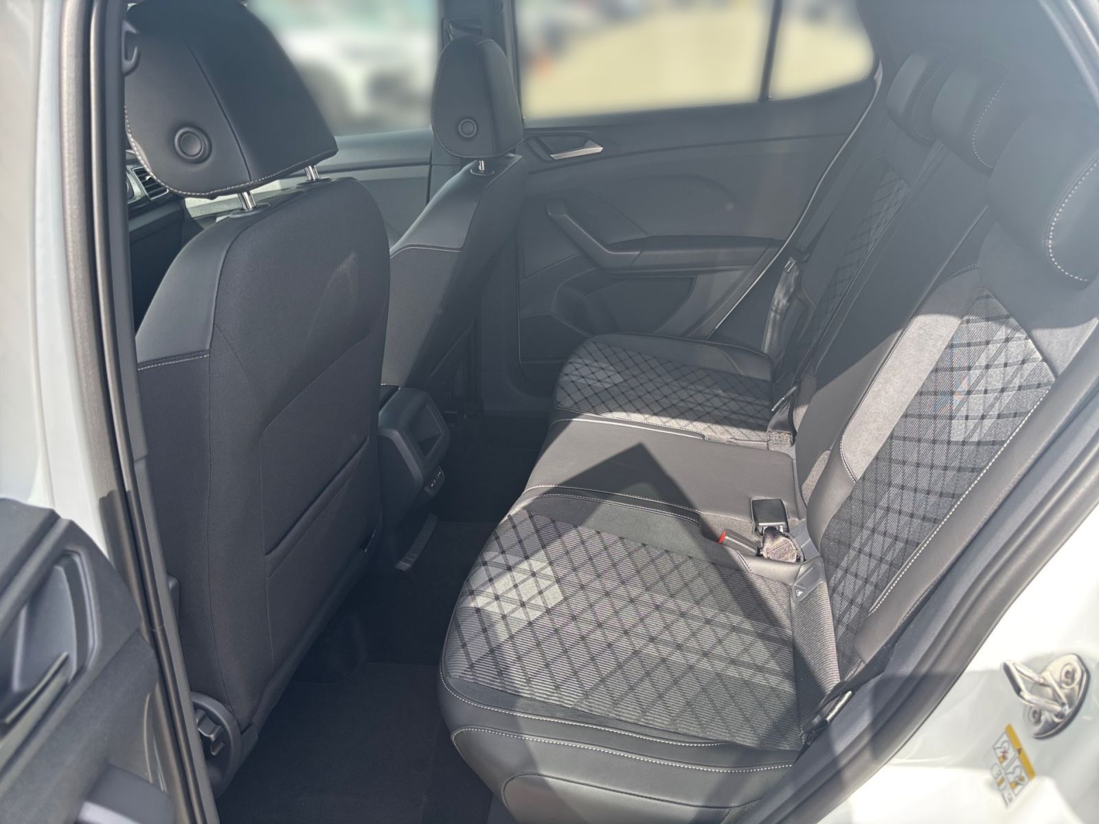 Fahrzeugabbildung Volkswagen T-Cross R-Line 1.0 l TSI 85 kW (116 PS) 7-Gang-D