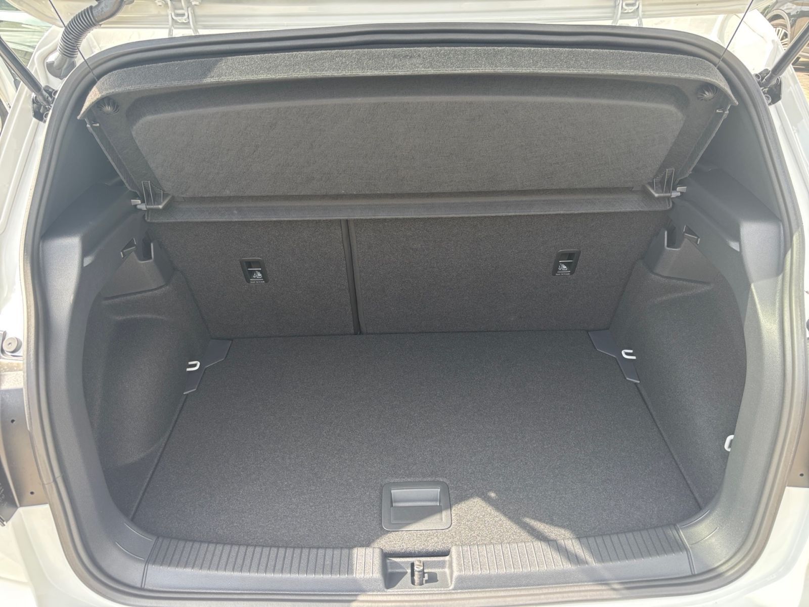 Fahrzeugabbildung Volkswagen T-Cross R-Line 1.0 l TSI 85 kW (116 PS) 7-Gang-D