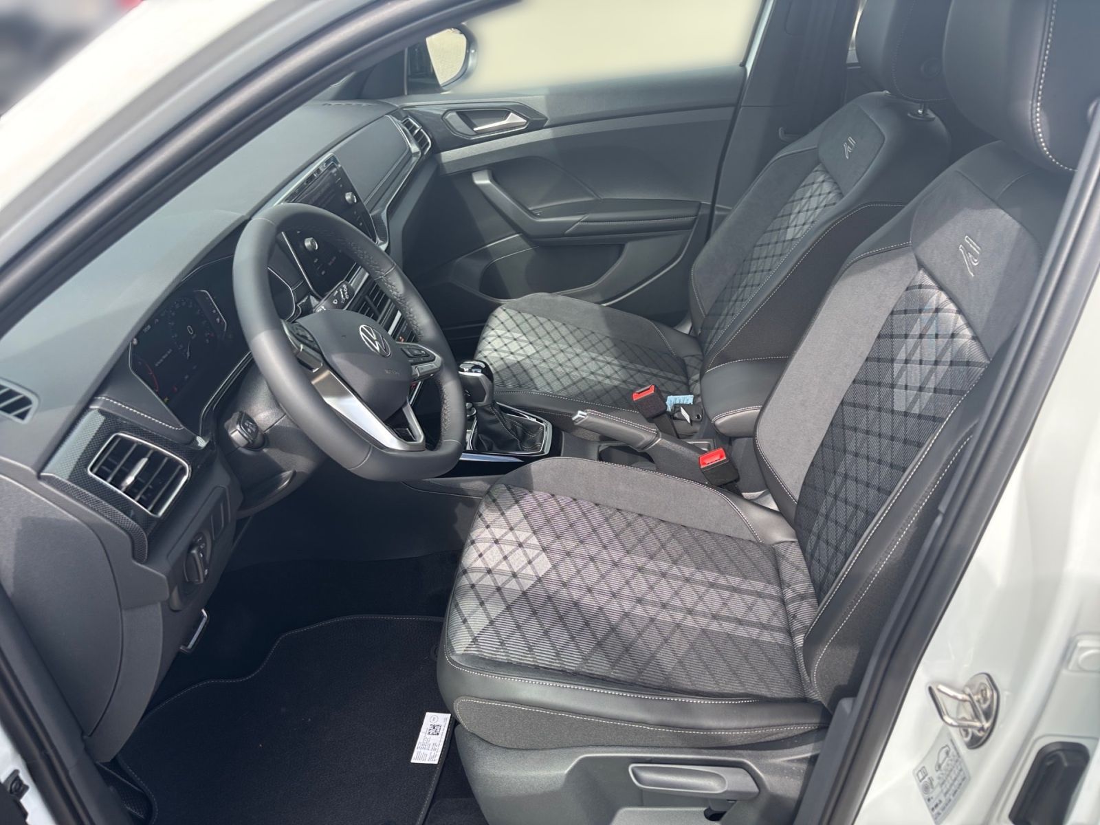 Fahrzeugabbildung Volkswagen T-Cross R-Line 1.0 l TSI 85 kW (116 PS) 7-Gang-D