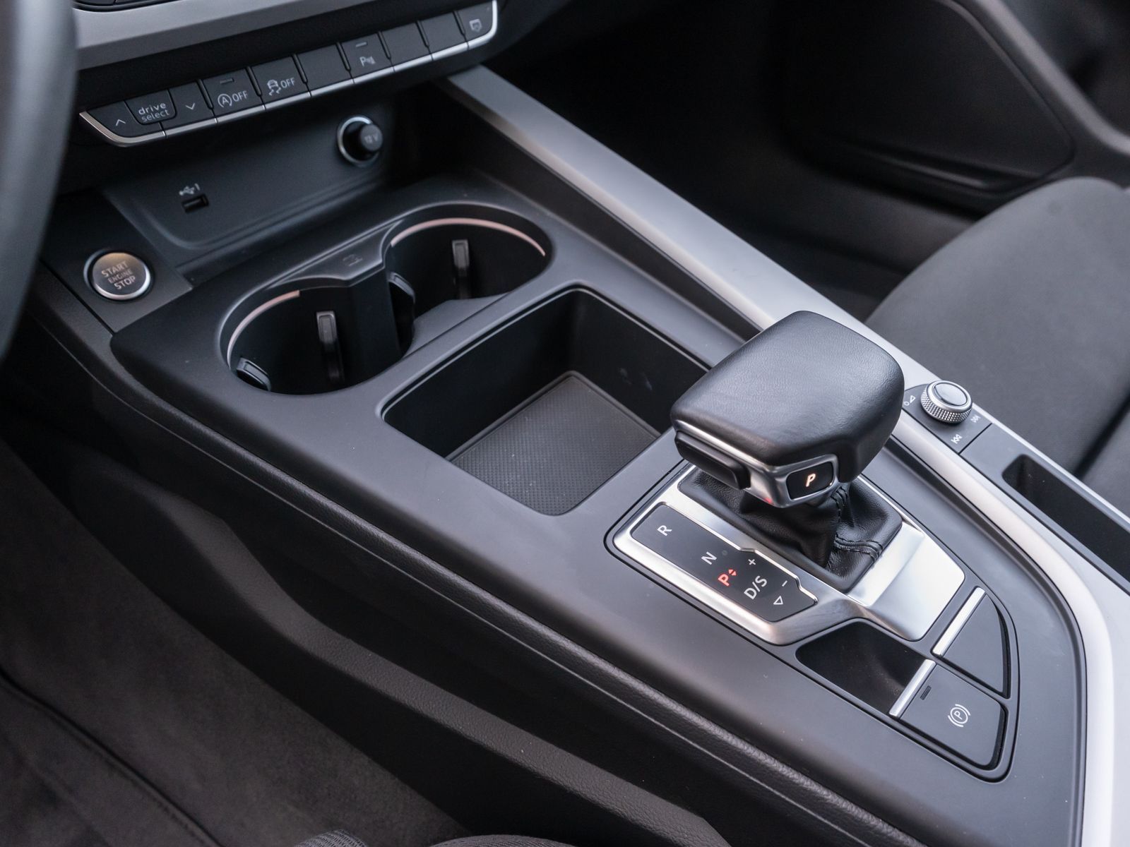 Fahrzeugabbildung Audi A4 Avant advanced 40TFSI quat Stron LED Navi PDC