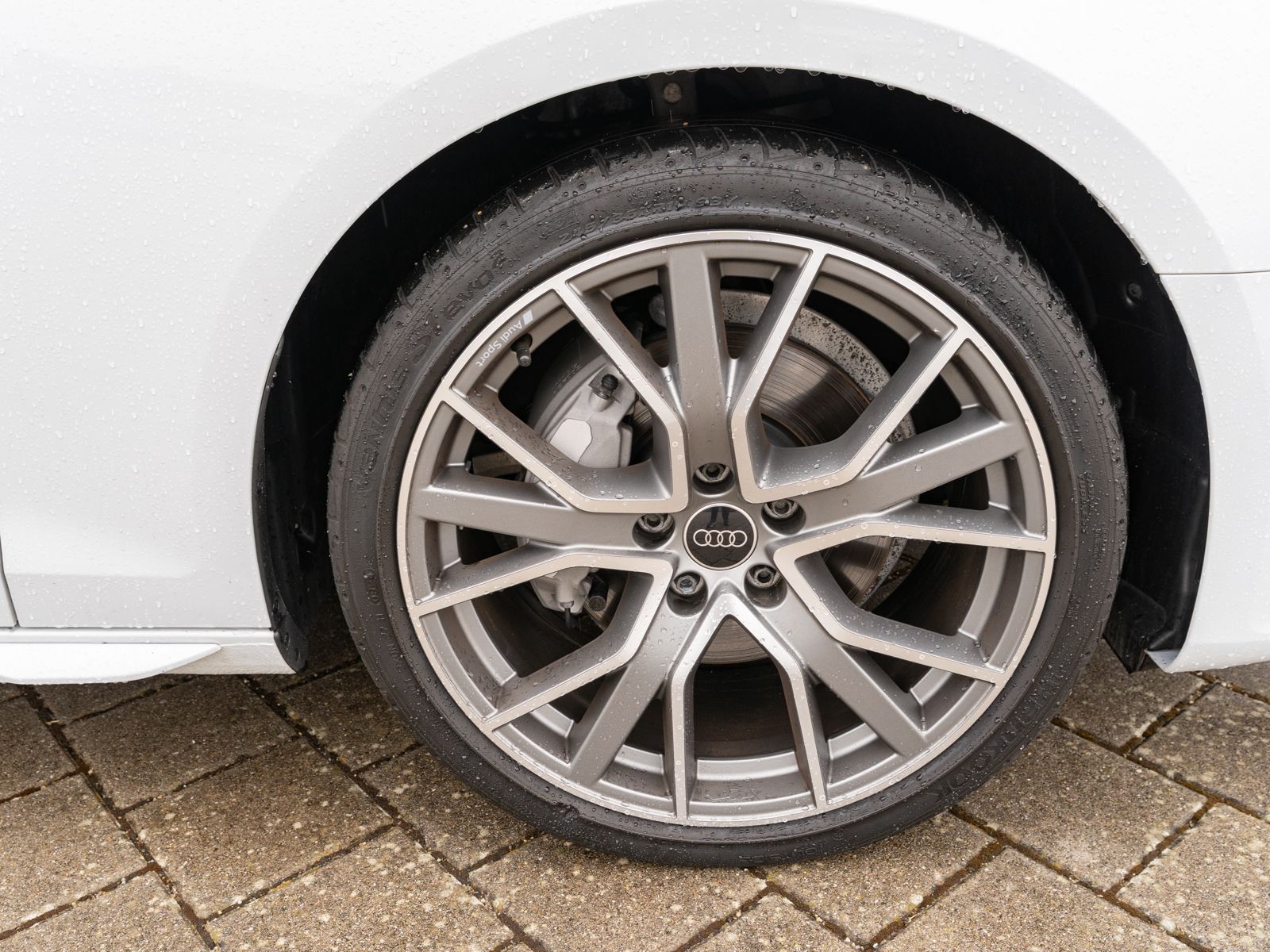 Fahrzeugabbildung Audi A4 Avant S line 40TDI NAVI MATRIX PANO RFK VC