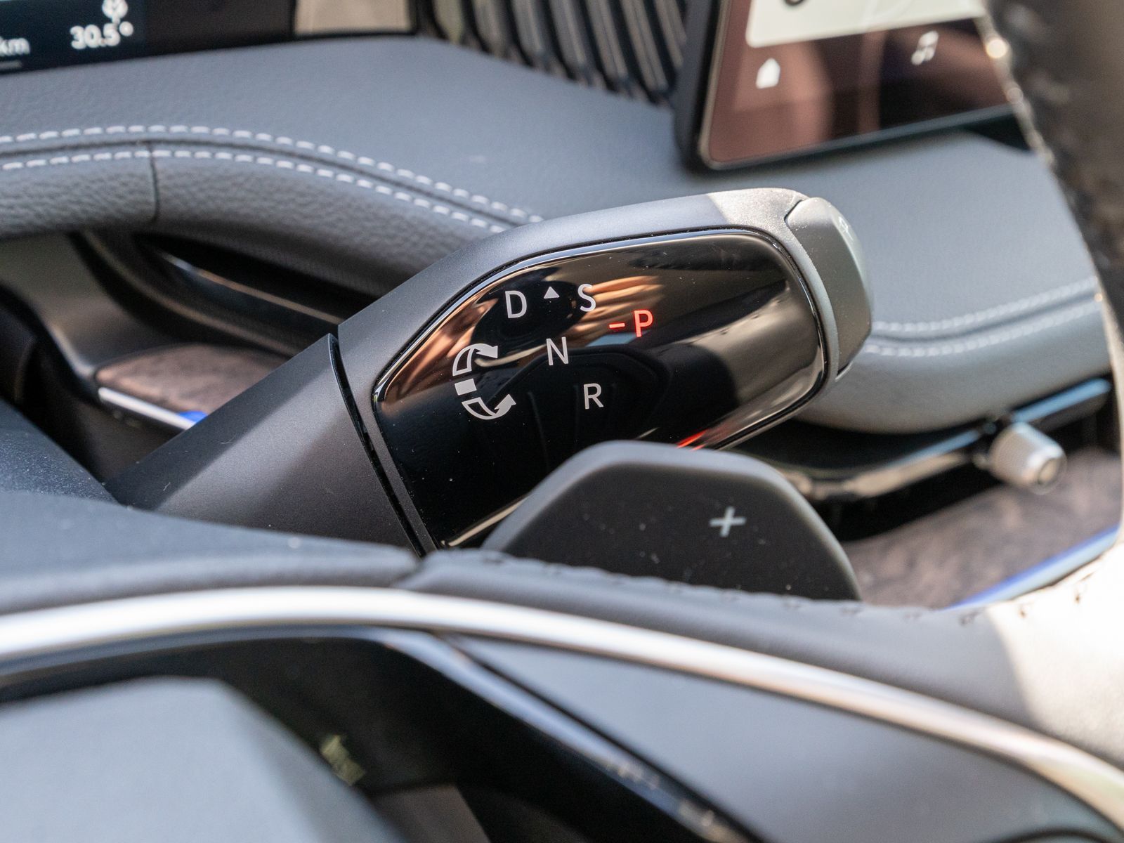 Fahrzeugabbildung SKODA Superb Combi L&K 2.0TDI LED Navi PANO 360° AHK