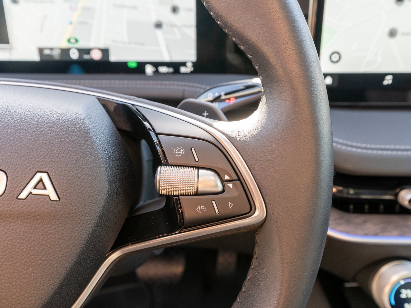 Fahrzeugabbildung SKODA Superb Combi L&K 2.0TDI LED Navi PANO 360° AHK