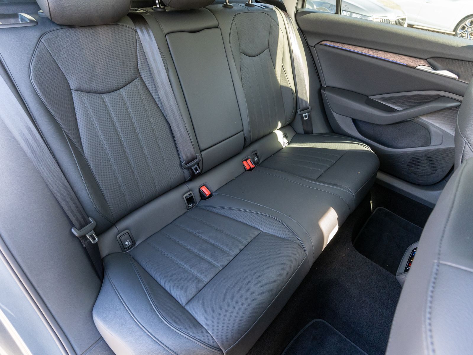 Fahrzeugabbildung SKODA Superb Combi L&K 2.0TDI LED Navi PANO 360° AHK