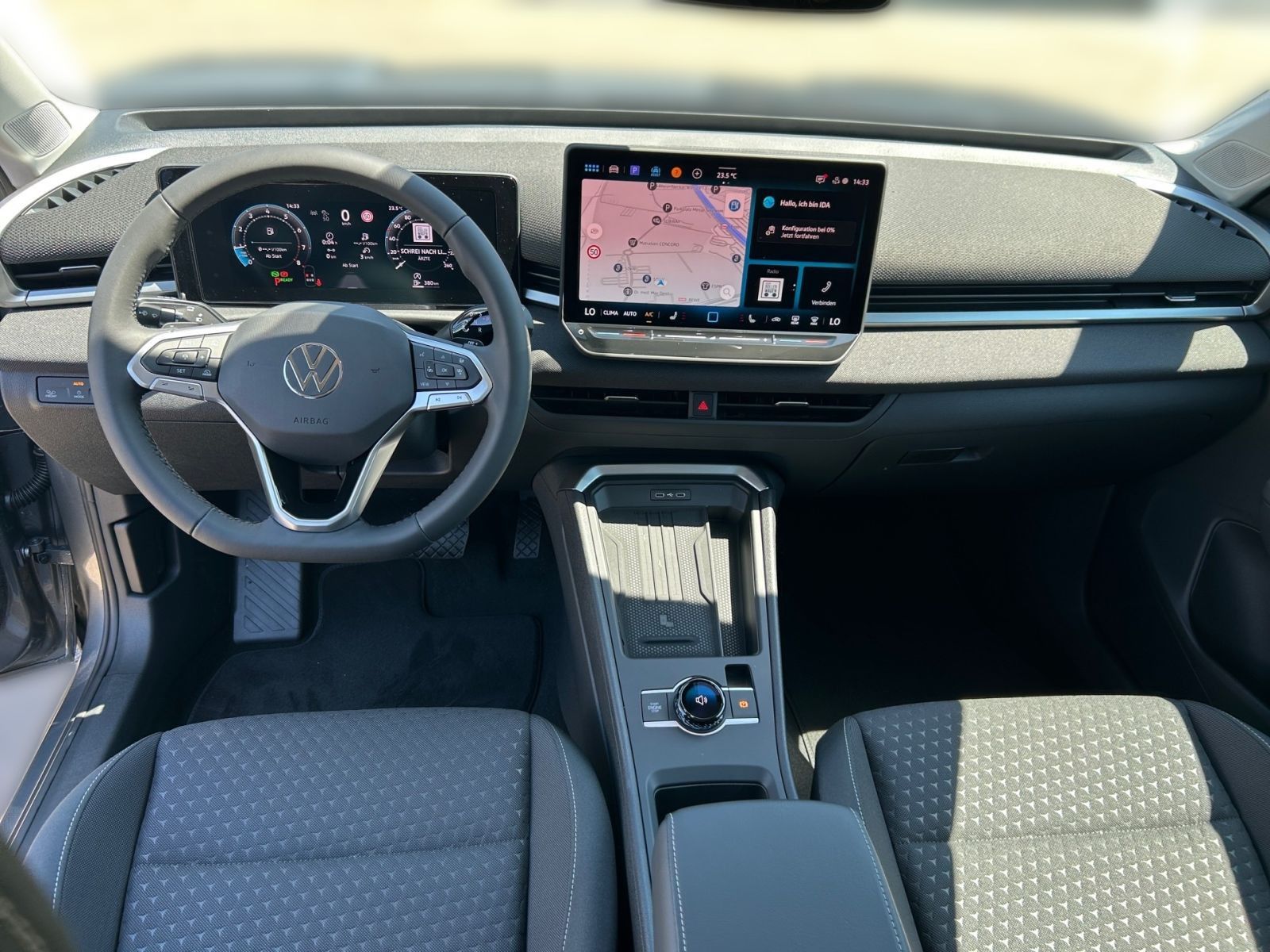 Fahrzeugabbildung Volkswagen T-Roc "ENERGY" 1.5 eTSI DSG AHK GJR