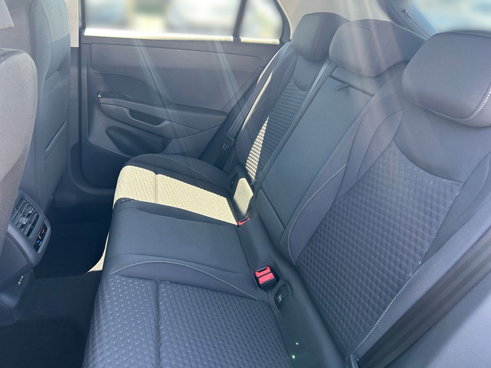 Fahrzeugabbildung Volkswagen T-Roc "ENERGY" 1.5 eTSI DSG AHK GJR