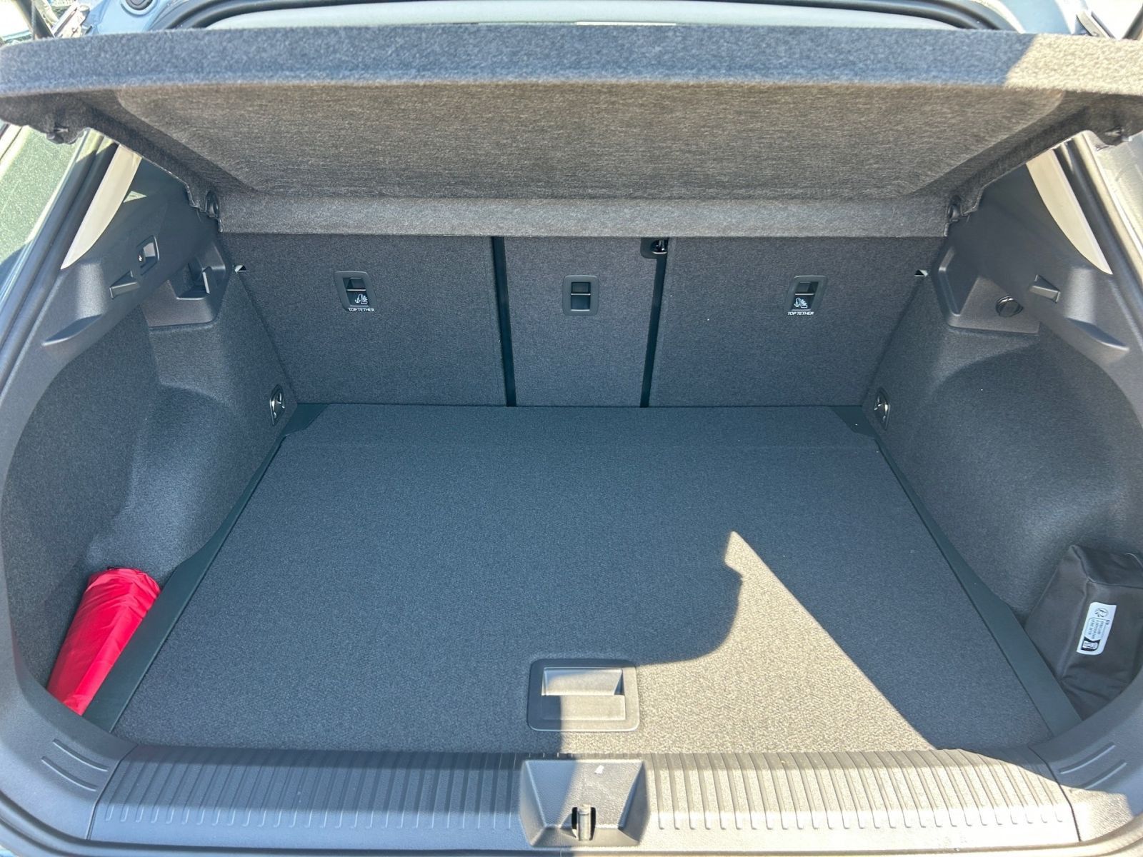 Fahrzeugabbildung Volkswagen T-Roc "ENERGY" 1.5 eTSI DSG AHK GJR