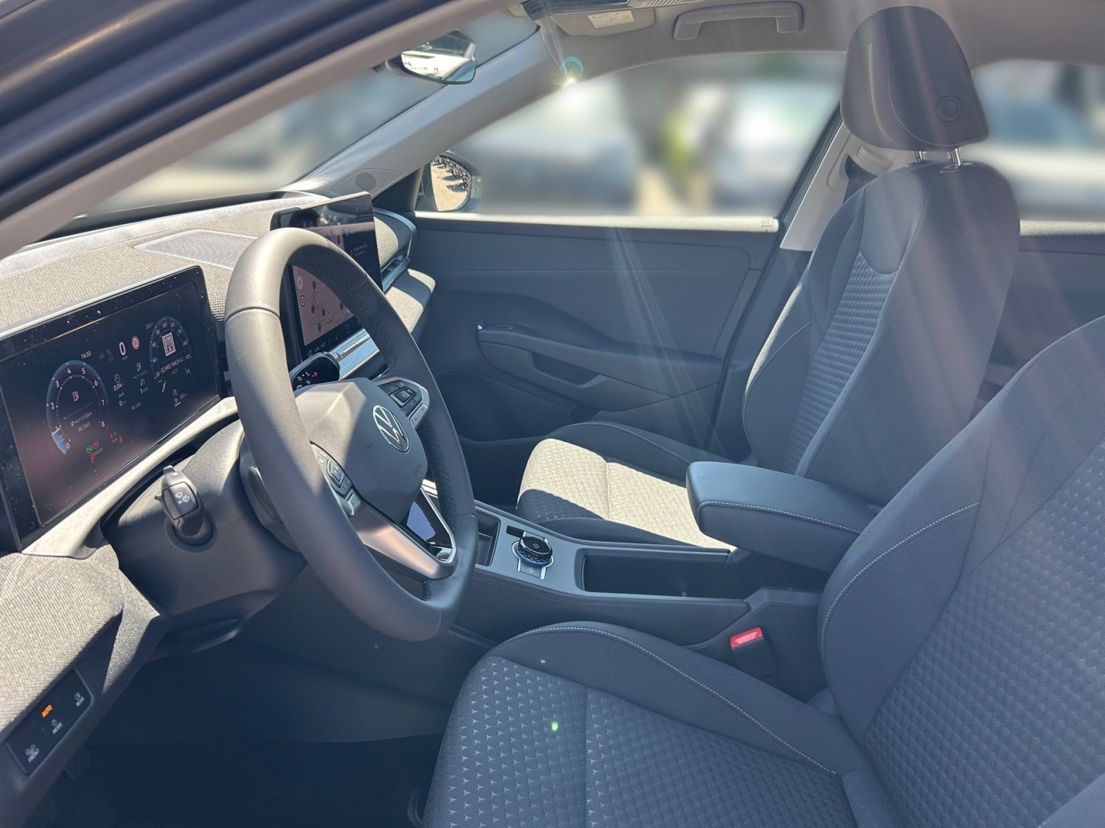 Fahrzeugabbildung Volkswagen T-Roc "ENERGY" 1.5 eTSI DSG AHK GJR