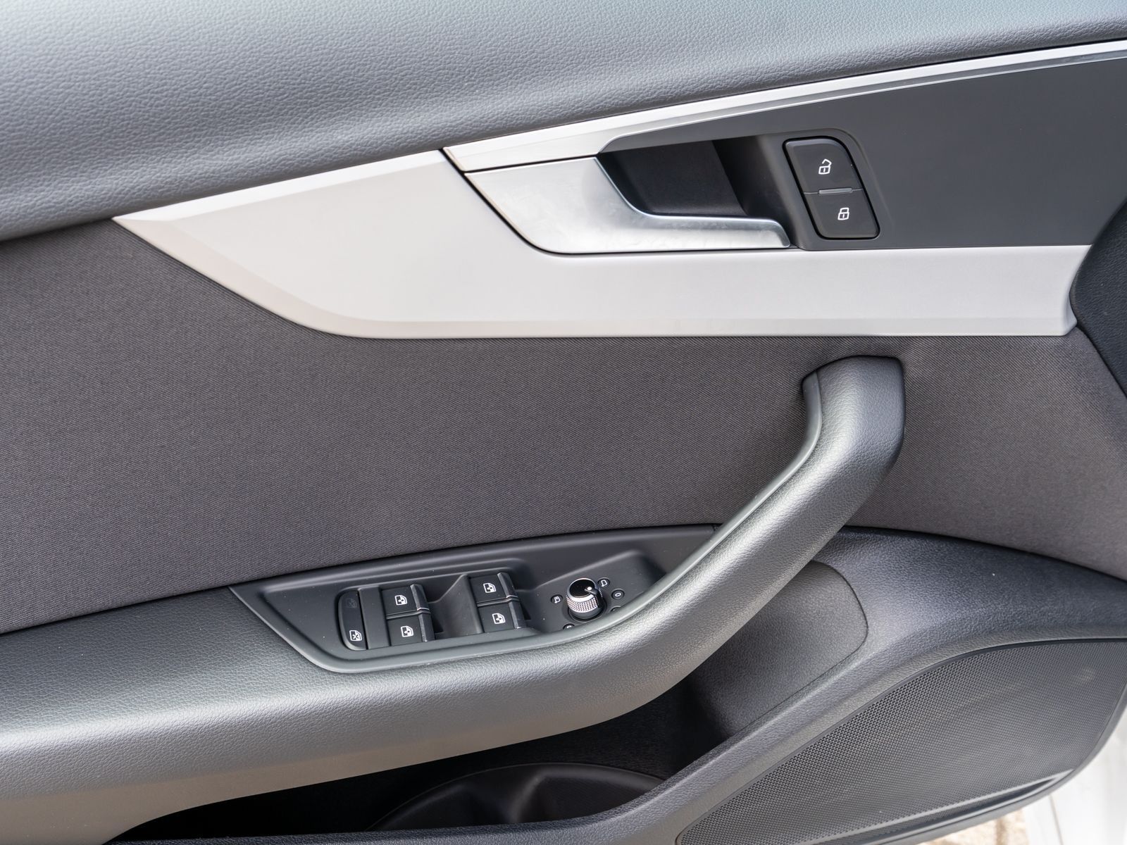 Fahrzeugabbildung Audi A4 Avant advanced 35 TDI Stronic Matrix Navi AHK