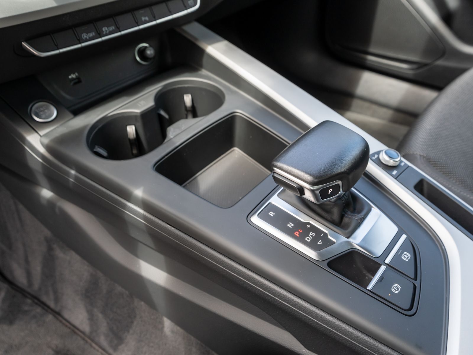 Fahrzeugabbildung Audi A4 Avant advanced 35 TDI Stronic Matrix Navi AHK