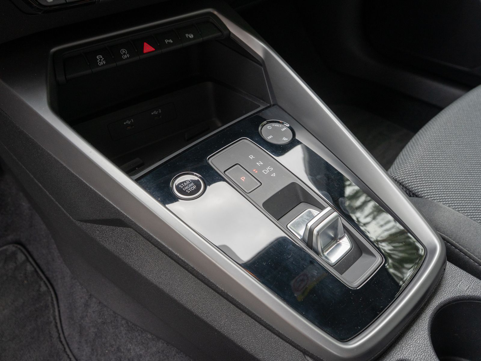 Fahrzeugabbildung Audi A3 Sportback S line 40TDI quattro NAVI LED AHK V