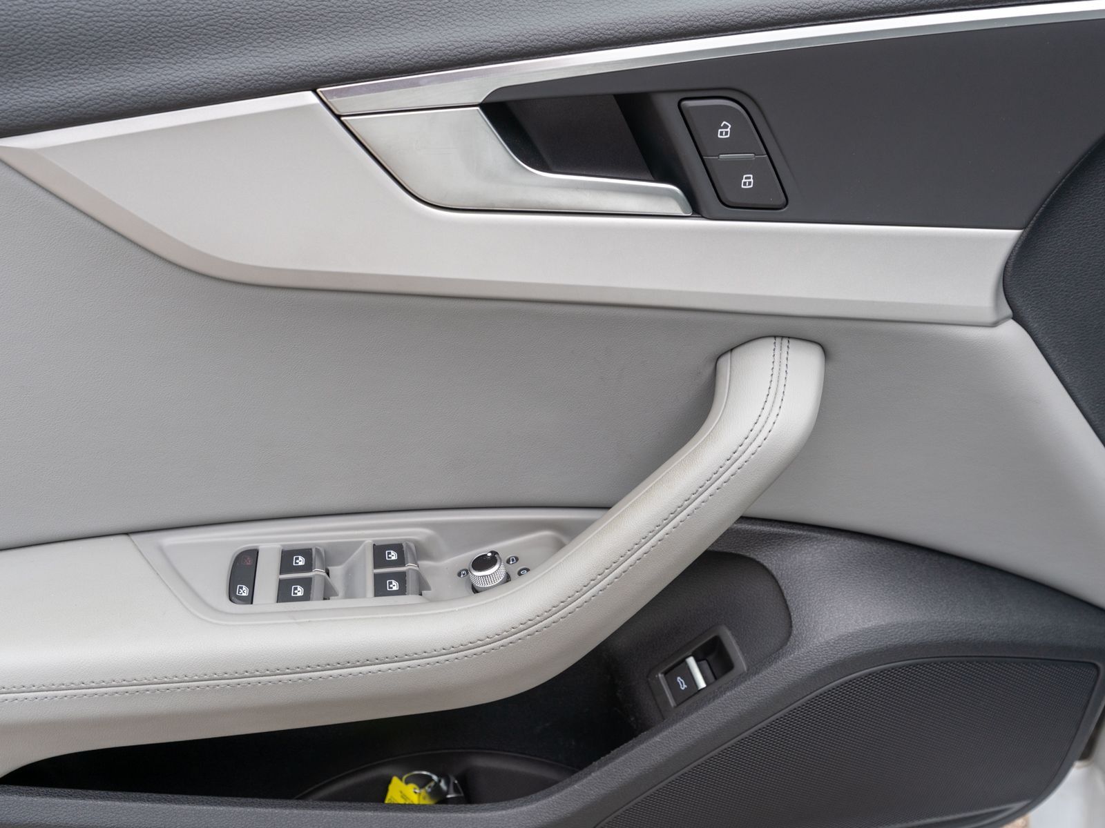 Fahrzeugabbildung Audi A4 Avant 40TDI NAVI LED AHK HUD RFK SHZ GRA