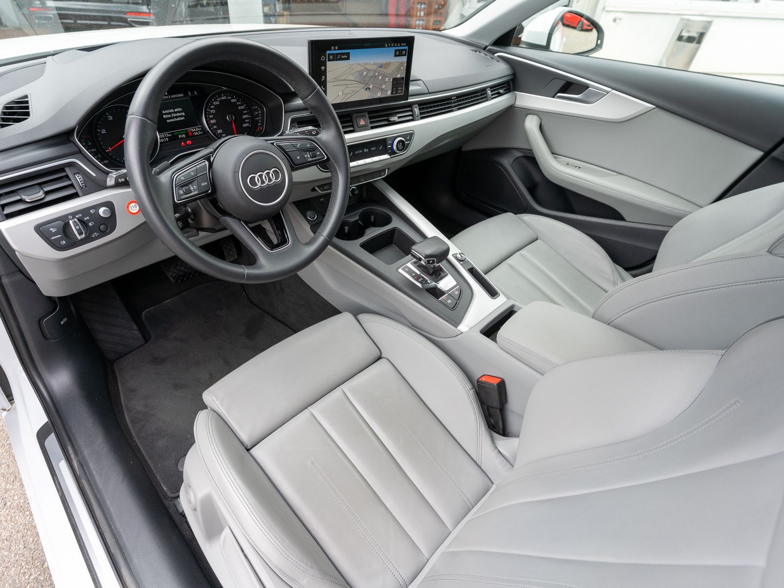 Fahrzeugabbildung Audi A4 Avant 40TDI NAVI LED AHK HUD RFK SHZ GRA