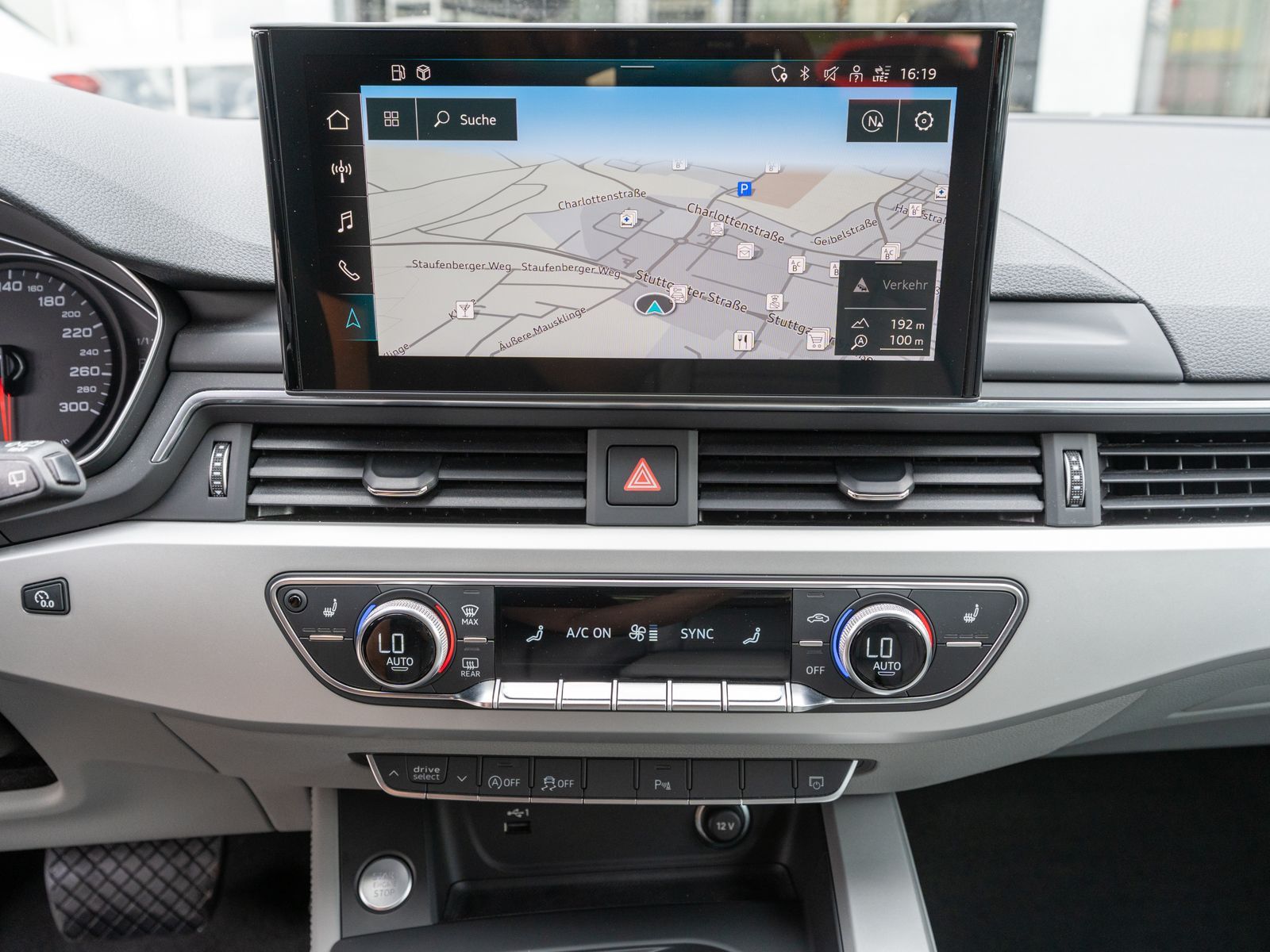 Fahrzeugabbildung Audi A4 Avant 40TDI NAVI LED AHK HUD RFK SHZ GRA
