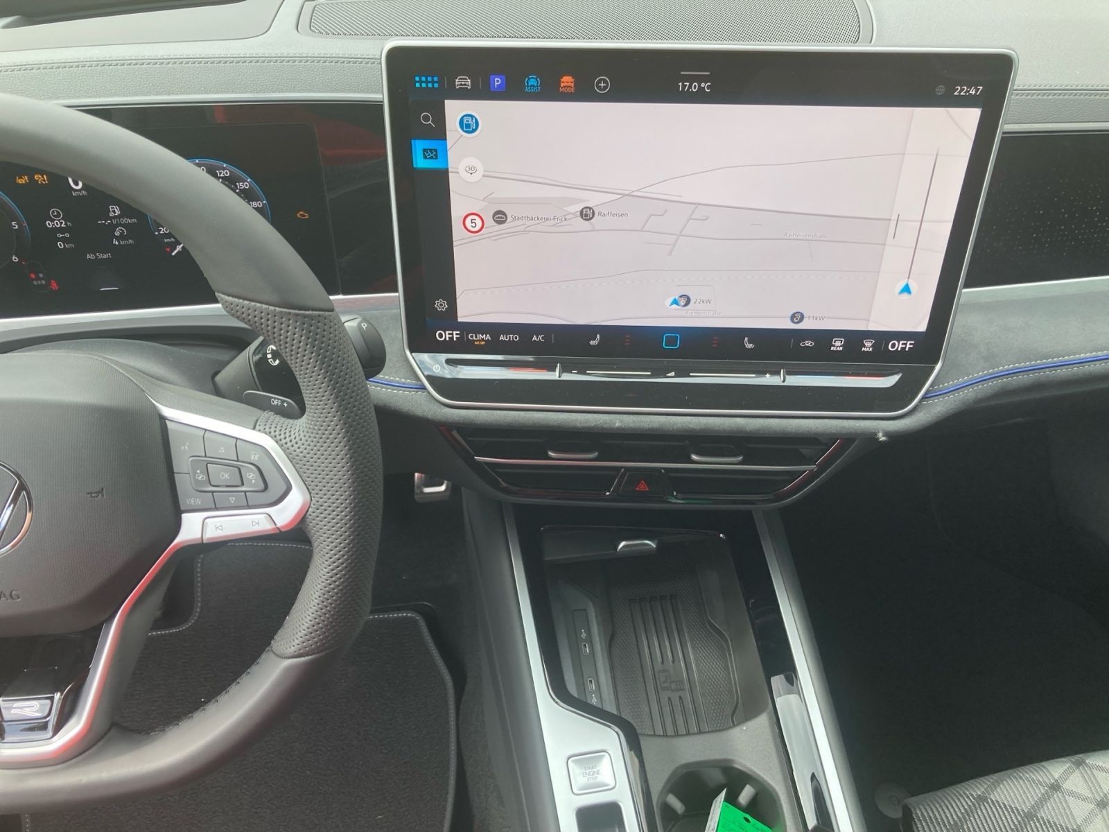 Fahrzeugabbildung Volkswagen Passat R-Line 2.0TDI 4M DSG ACC PANO 360° AHK