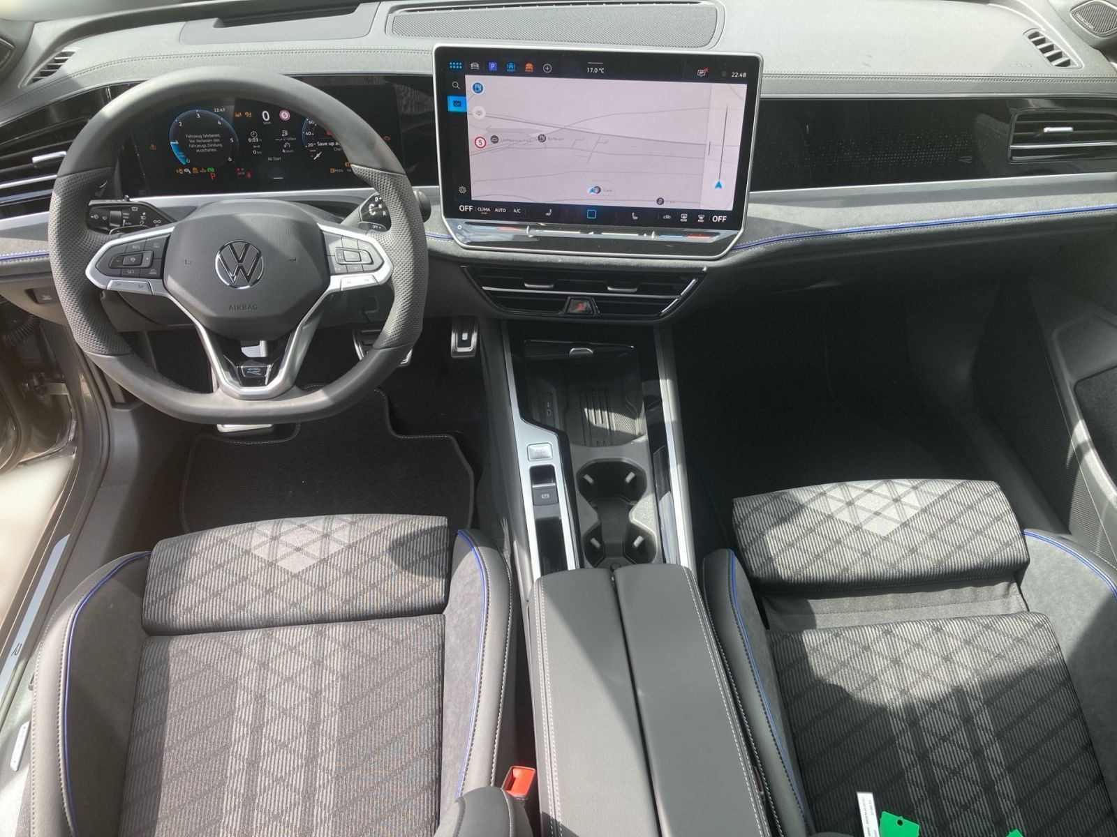 Fahrzeugabbildung Volkswagen Passat R-Line 2.0TDI 4M DSG ACC PANO 360° AHK