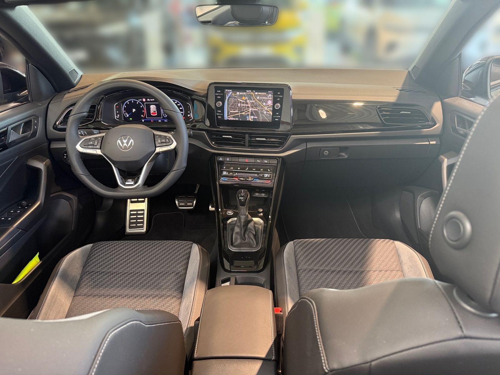 Fahrzeugabbildung Volkswagen T-Roc Cabrio R-Line 1.5 TSI DSG AHK LED-Matrix