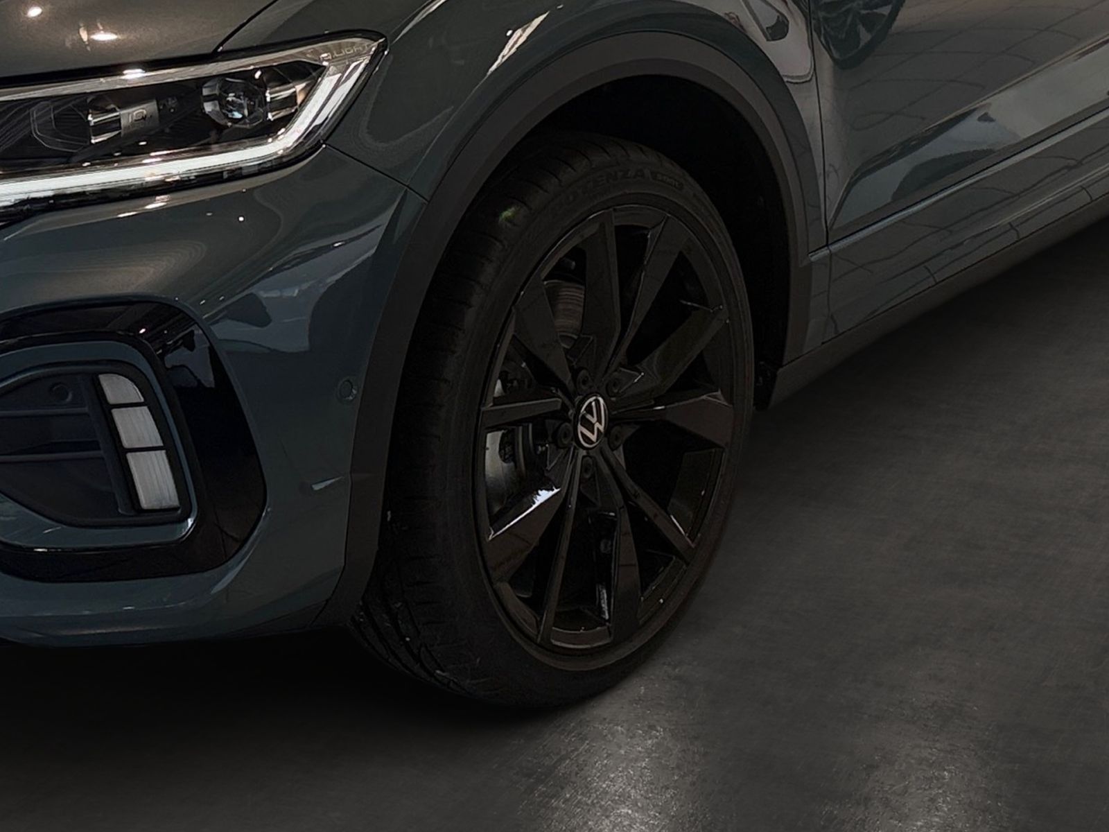 Fahrzeugabbildung Volkswagen T-Roc Cabrio R-Line 1.5 TSI DSG AHK LED-Matrix
