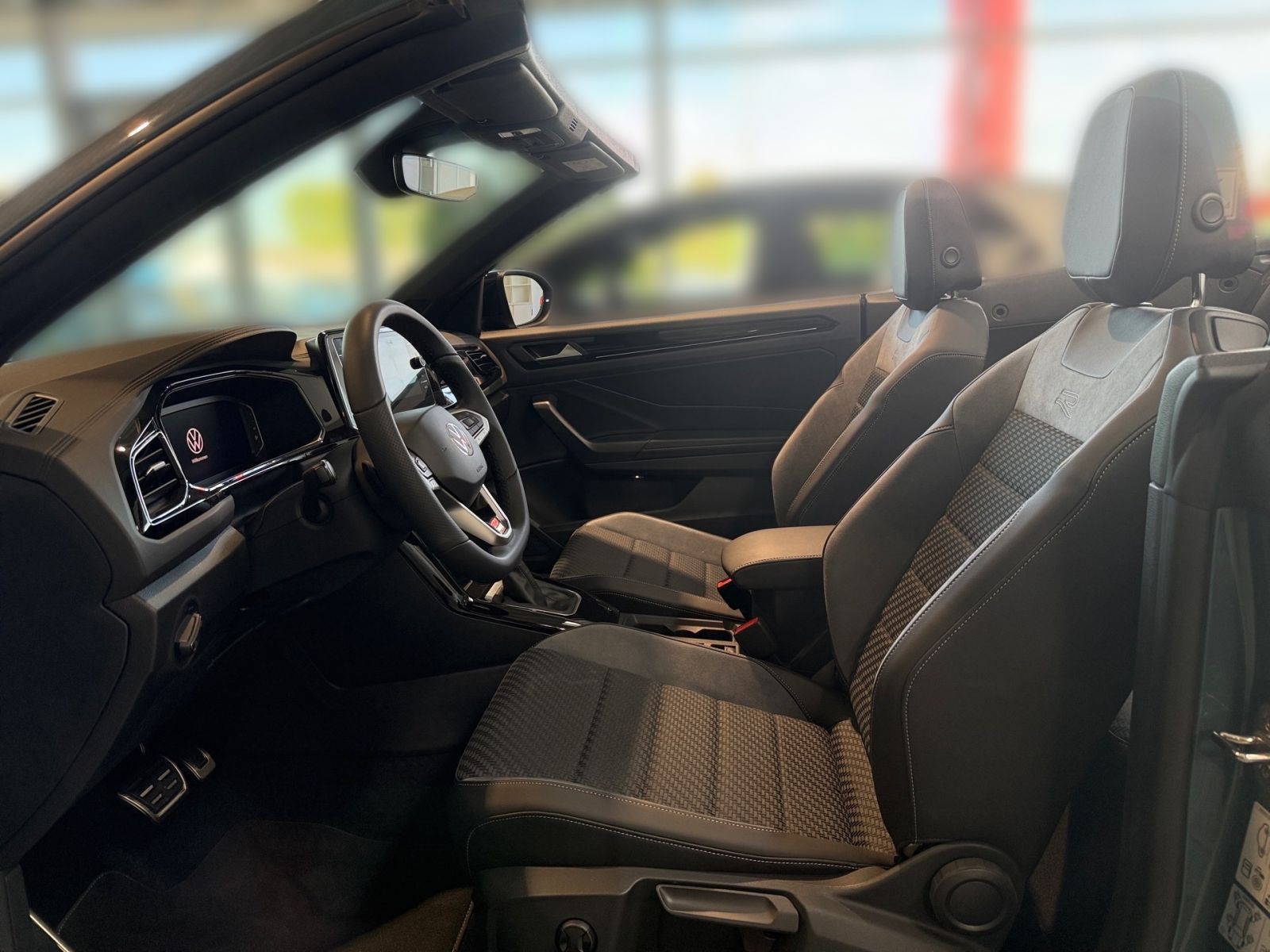 Fahrzeugabbildung Volkswagen T-Roc Cabrio R-Line 1.5 TSI DSG AHK LED-Matrix