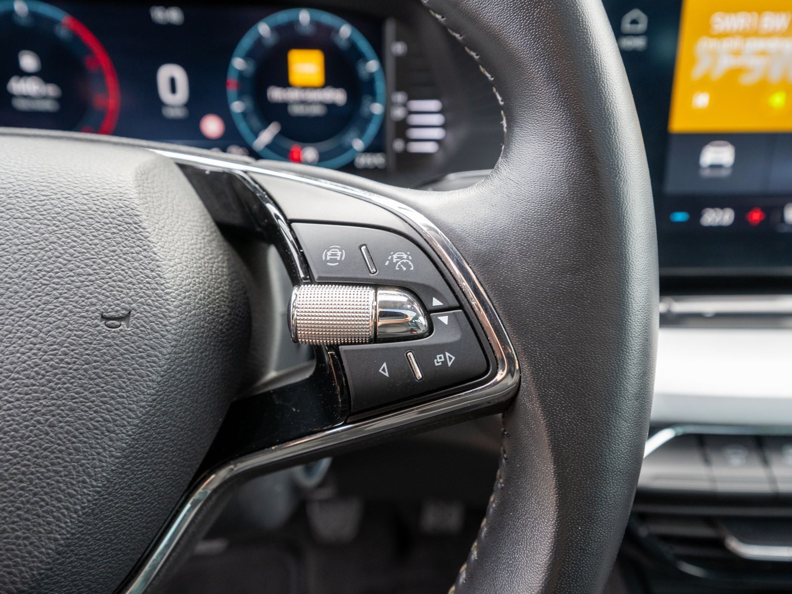 Fahrzeugabbildung SKODA Octavia Combi Tour 2,0 TDI Navi LED ACC PANO