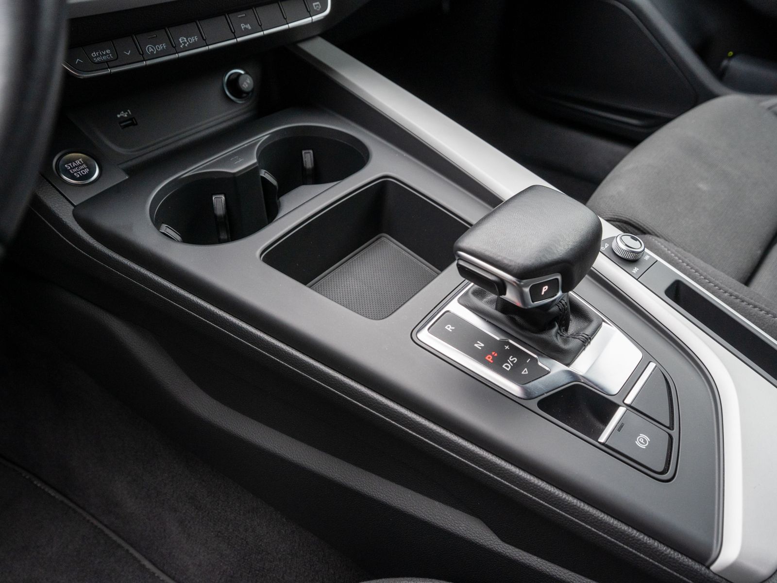 Fahrzeugabbildung Audi A4 Avant advanced 40TDI NAVI LED RFK AHK GRA SHZ