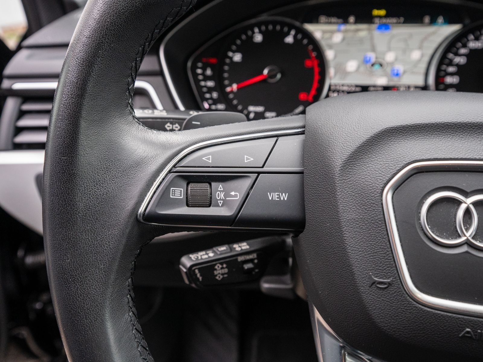 Fahrzeugabbildung Audi A4 Avant advanced 40TDI NAVI LED RFK AHK GRA SHZ