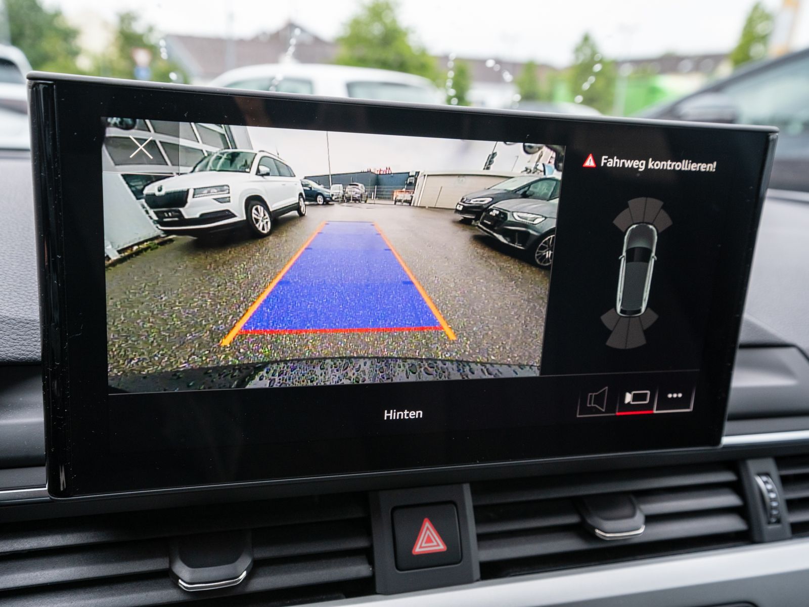 Fahrzeugabbildung Audi A4 Avant advanced 40TDI NAVI LED RFK AHK GRA SHZ