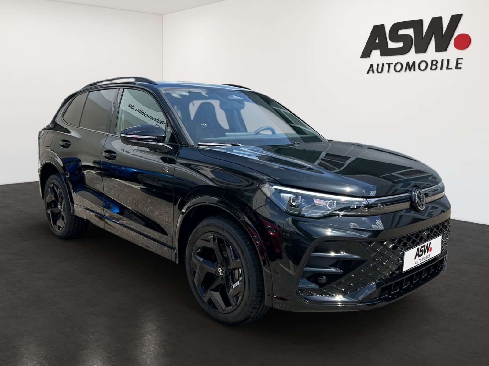 Fahrzeugabbildung Volkswagen Tiguan R-Line 2,0 l TDI DSG 4MOT ACC AHK 360°-K.