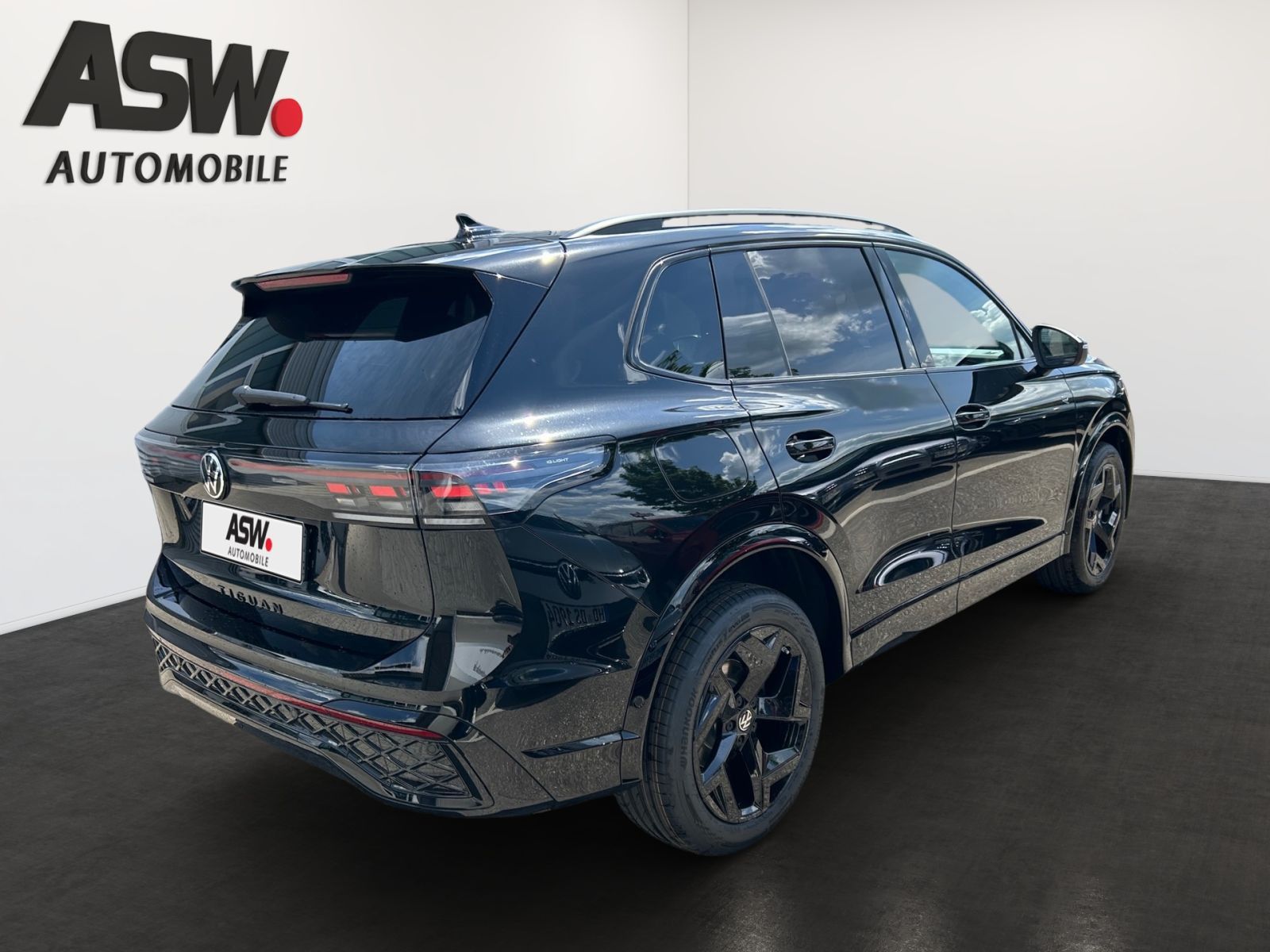 Fahrzeugabbildung Volkswagen Tiguan R-Line 2,0 l TDI DSG 4MOT ACC AHK 360°-K.