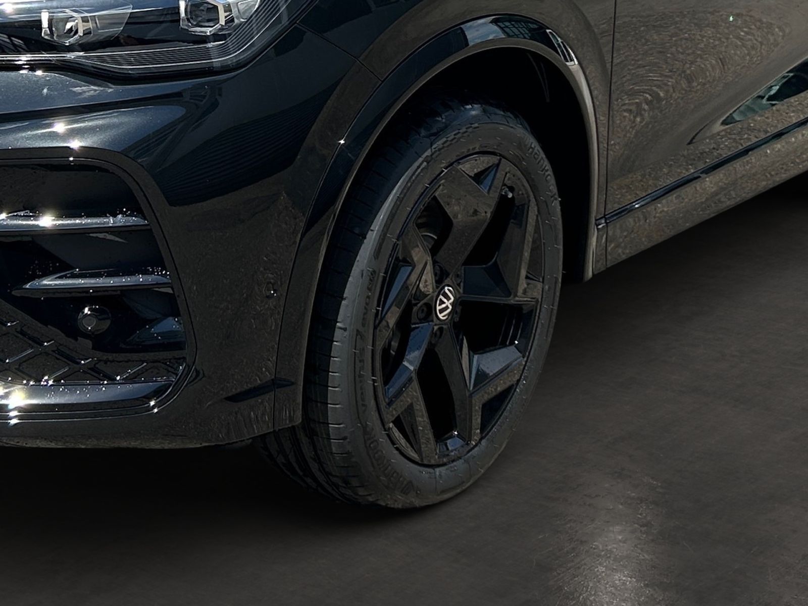 Fahrzeugabbildung Volkswagen Tiguan R-Line 2,0 l TDI DSG 4MOT ACC AHK 360°-K.
