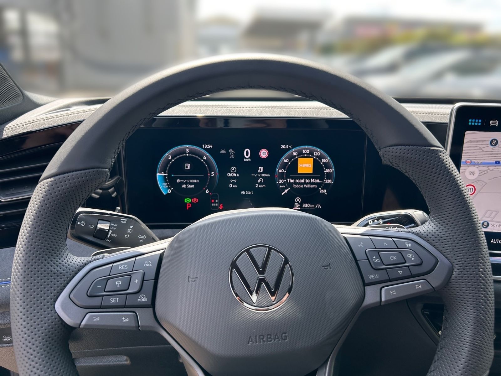 Fahrzeugabbildung Volkswagen Tiguan R-Line 2,0 l TDI DSG 4MOT ACC AHK 360°-K.