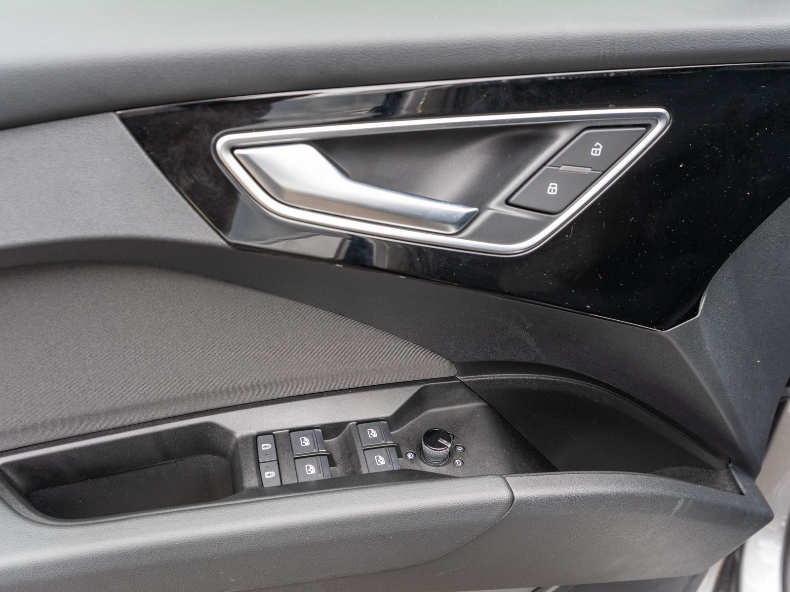 Fahrzeugabbildung Audi Q4 advanced 40 e-tron MATRIX Navi RFK ACC Wäpu