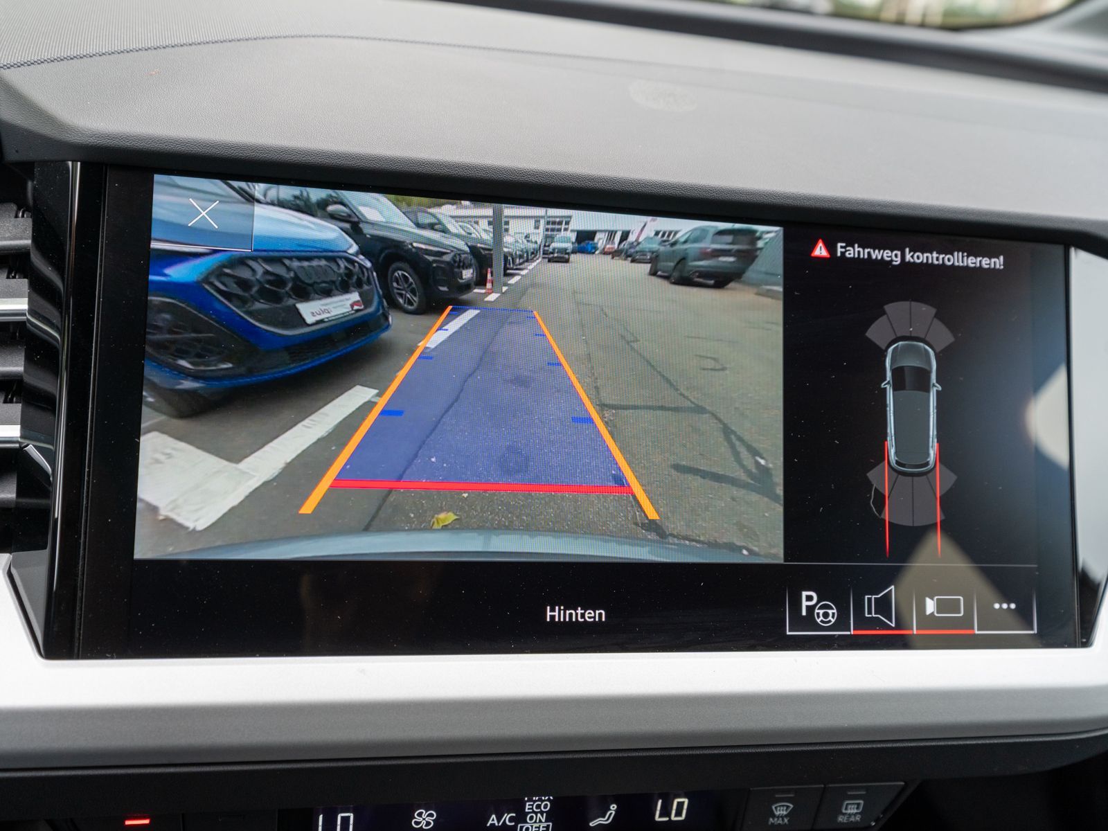 Fahrzeugabbildung Audi Q4 advanced 40 e-tron MATRIX Navi RFK ACC Wäpu