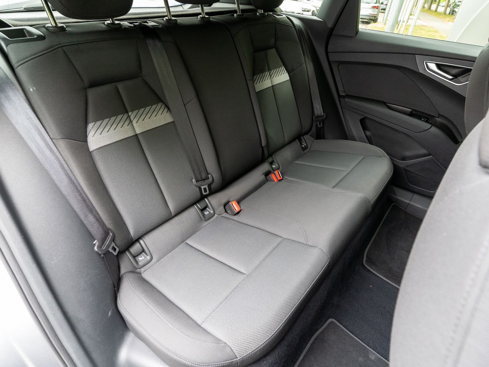 Fahrzeugabbildung Audi Q4 advanced 40 e-tron MATRIX Navi RFK ACC Wäpu