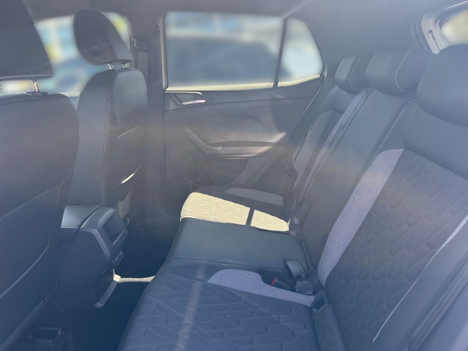 Fahrzeugabbildung Volkswagen T-Cross ENERGY 1.0 TSI DSG AHK Rückfahr-Kamera