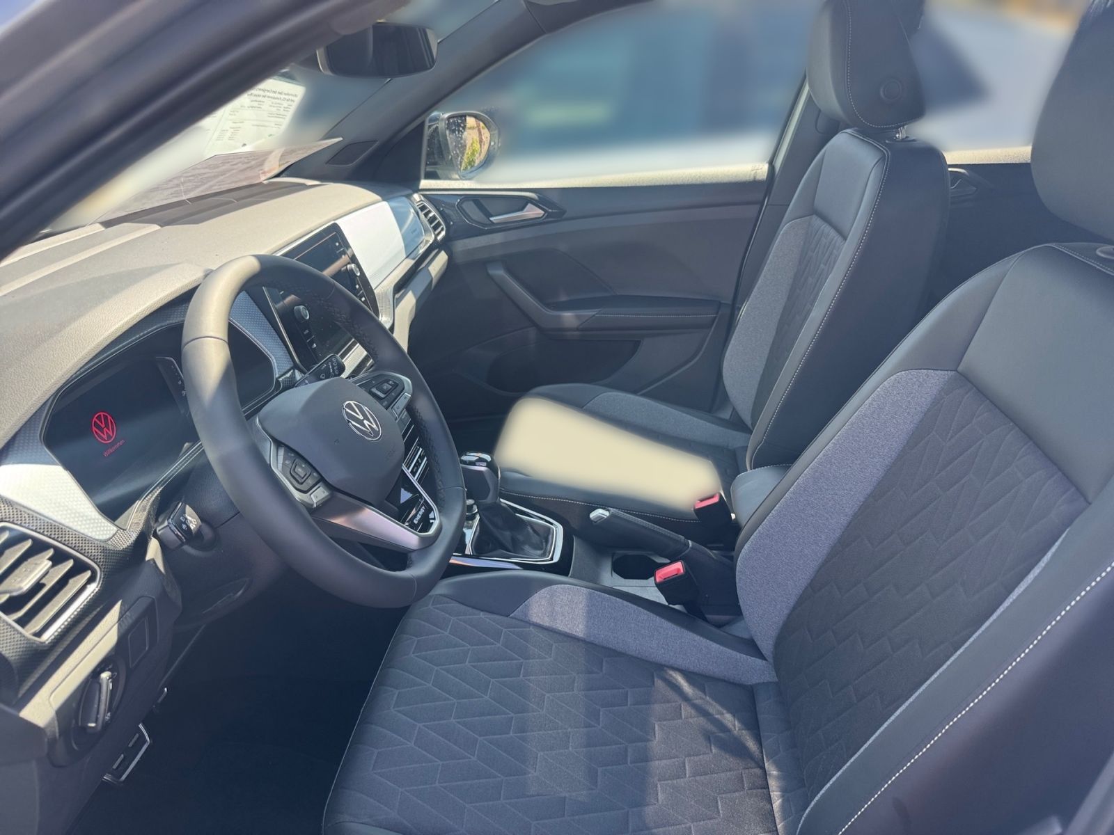 Fahrzeugabbildung Volkswagen T-Cross ENERGY 1.0 TSI DSG AHK Rückfahr-Kamera