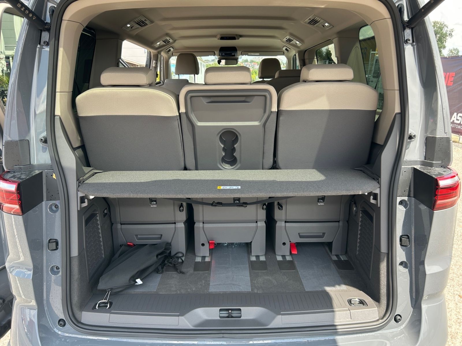 Fahrzeugabbildung Volkswagen Multivan ENERGY 1.5 eHybrid 4MOT. AHK LED-Matrix