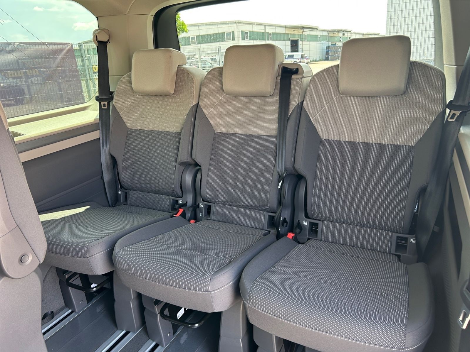 Fahrzeugabbildung Volkswagen Multivan ENERGY 1.5 eHybrid 4MOT. AHK LED-Matrix