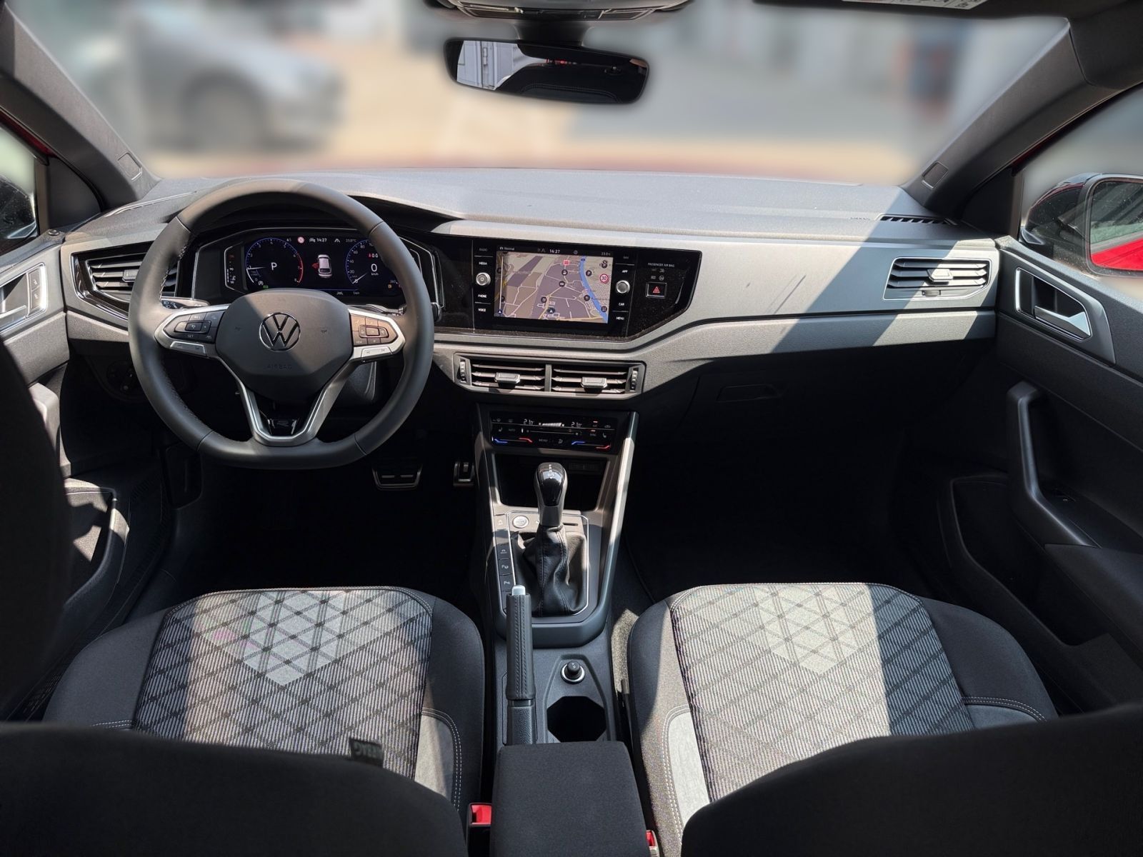 Fahrzeugabbildung Volkswagen Taigo R-Line 1.5 TSI DSG AHK ACC NAVI RÜCKFAHR-K