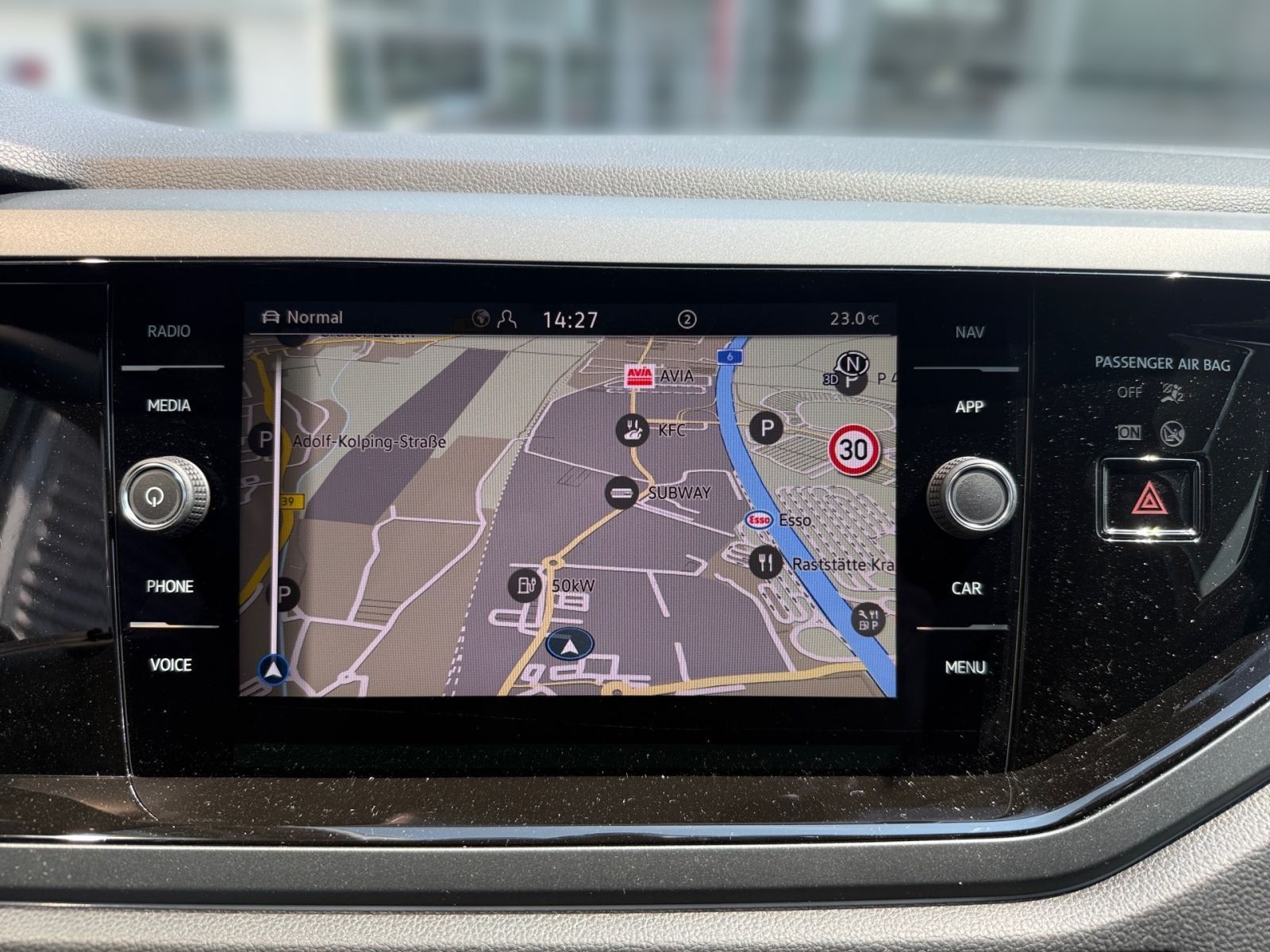 Fahrzeugabbildung Volkswagen Taigo R-Line 1.5 TSI DSG AHK ACC NAVI RÜCKFAHR-K